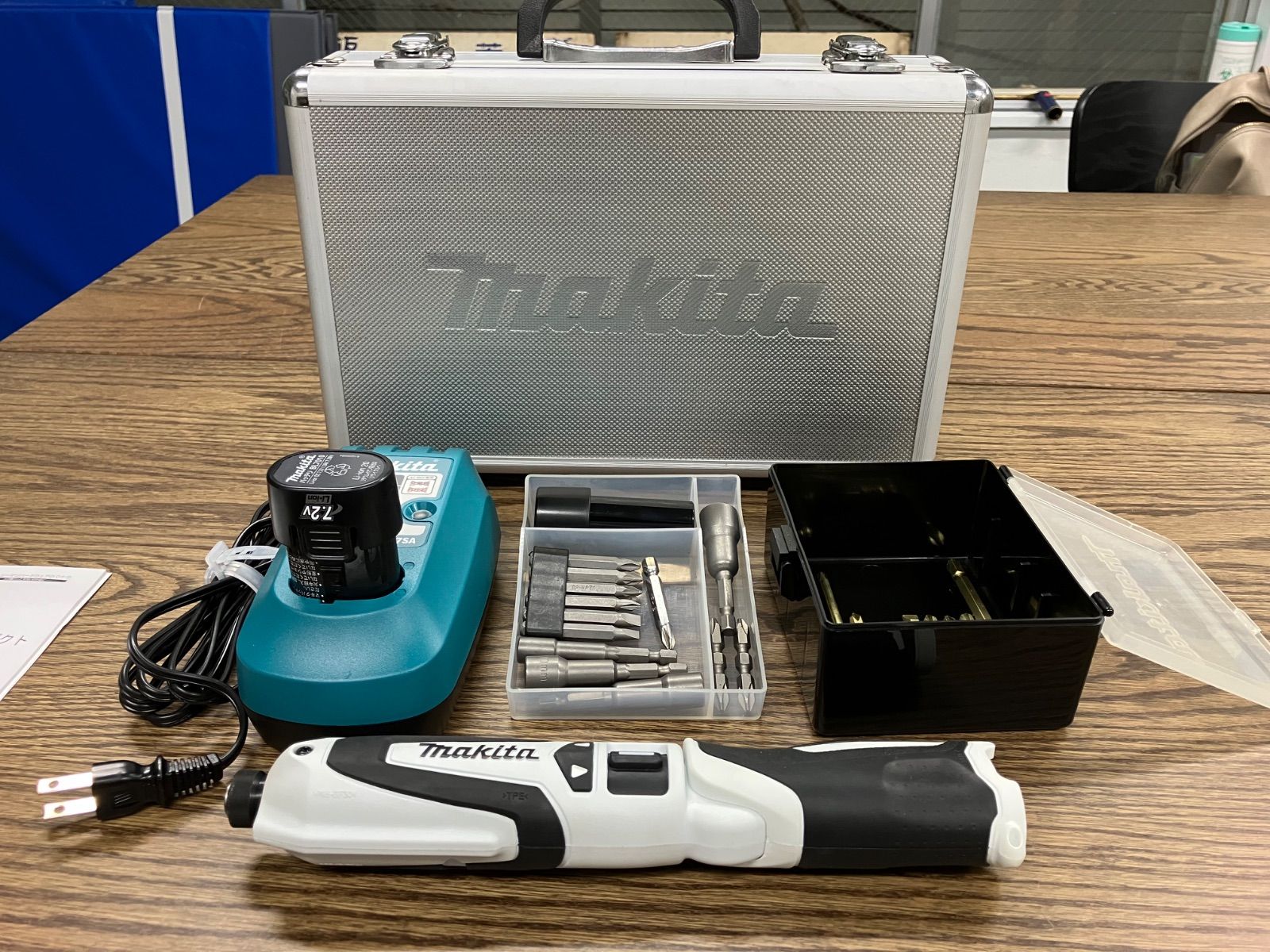 Makita マキタ 充電式ペンインパクトドライバ TD021D
