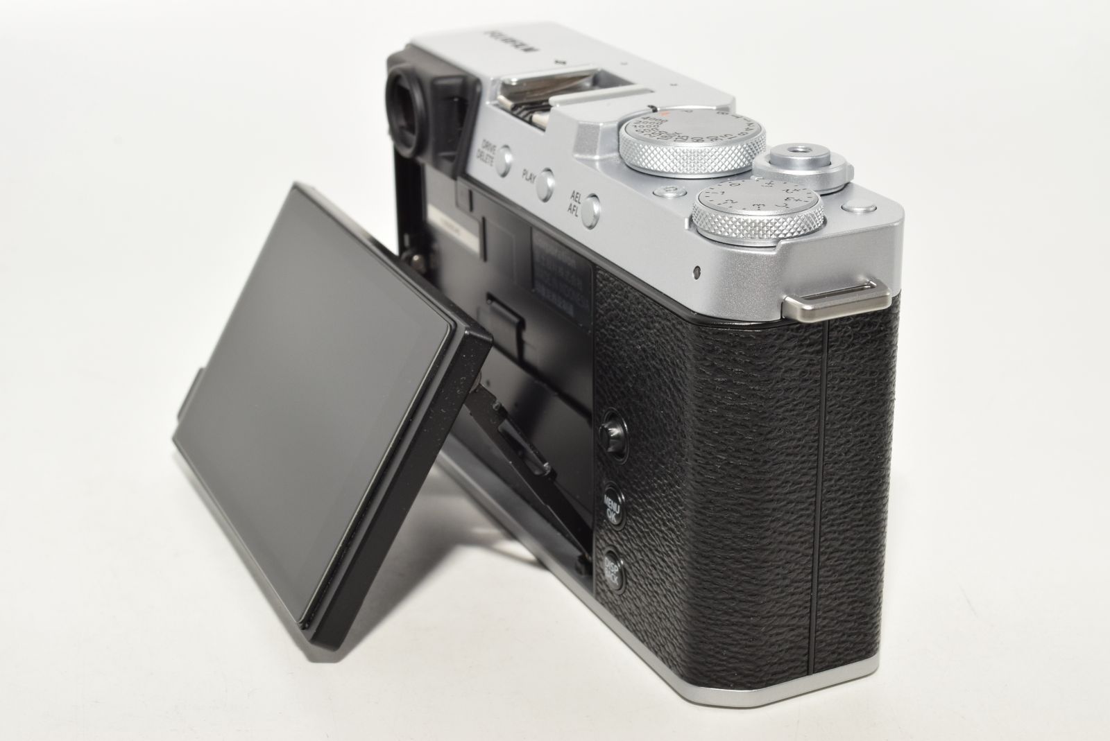富士フイルム - FUJIFILM X-E4 シルバー　レンズキット 841ショットの特上品】 富士フイルム FUJIFILM X-E4 レンズ