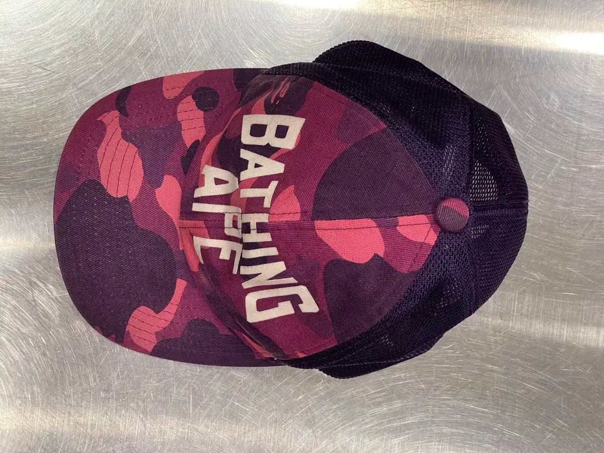 A BATHING APE(アベイシングエイプ) OG トラッカー キャップ