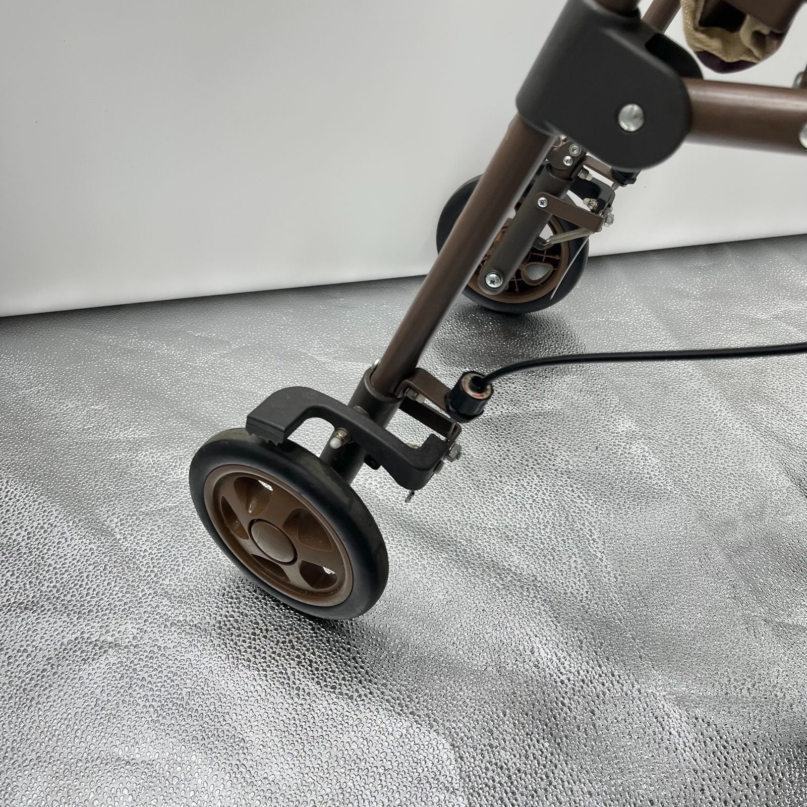 アクトモア パピー ブラウン 折りたたみ歩行器 シルバーカー 360°回転