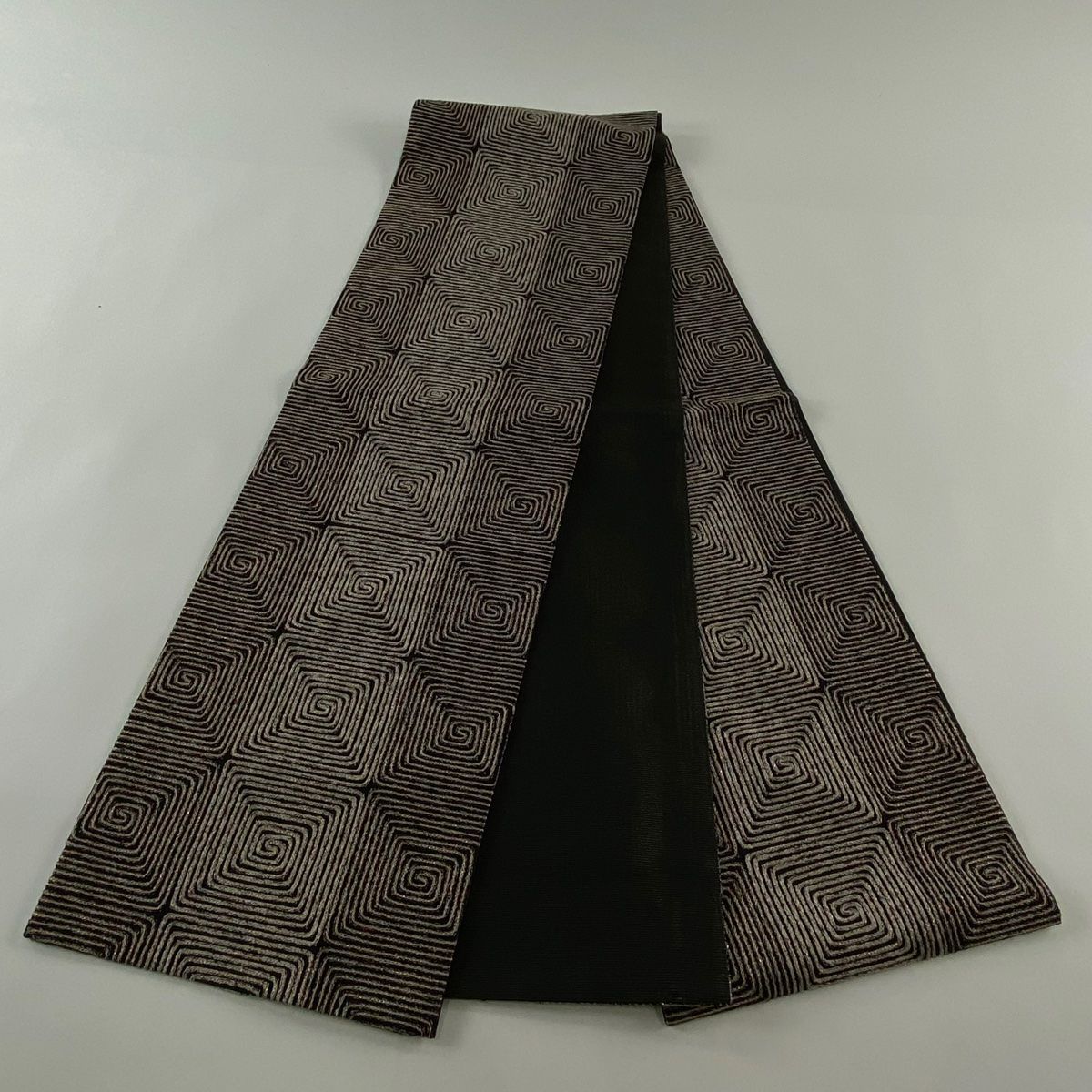 袋帯 美品 名品 無月 落款 幾何学 箔 黒 全通 正絹 【中古