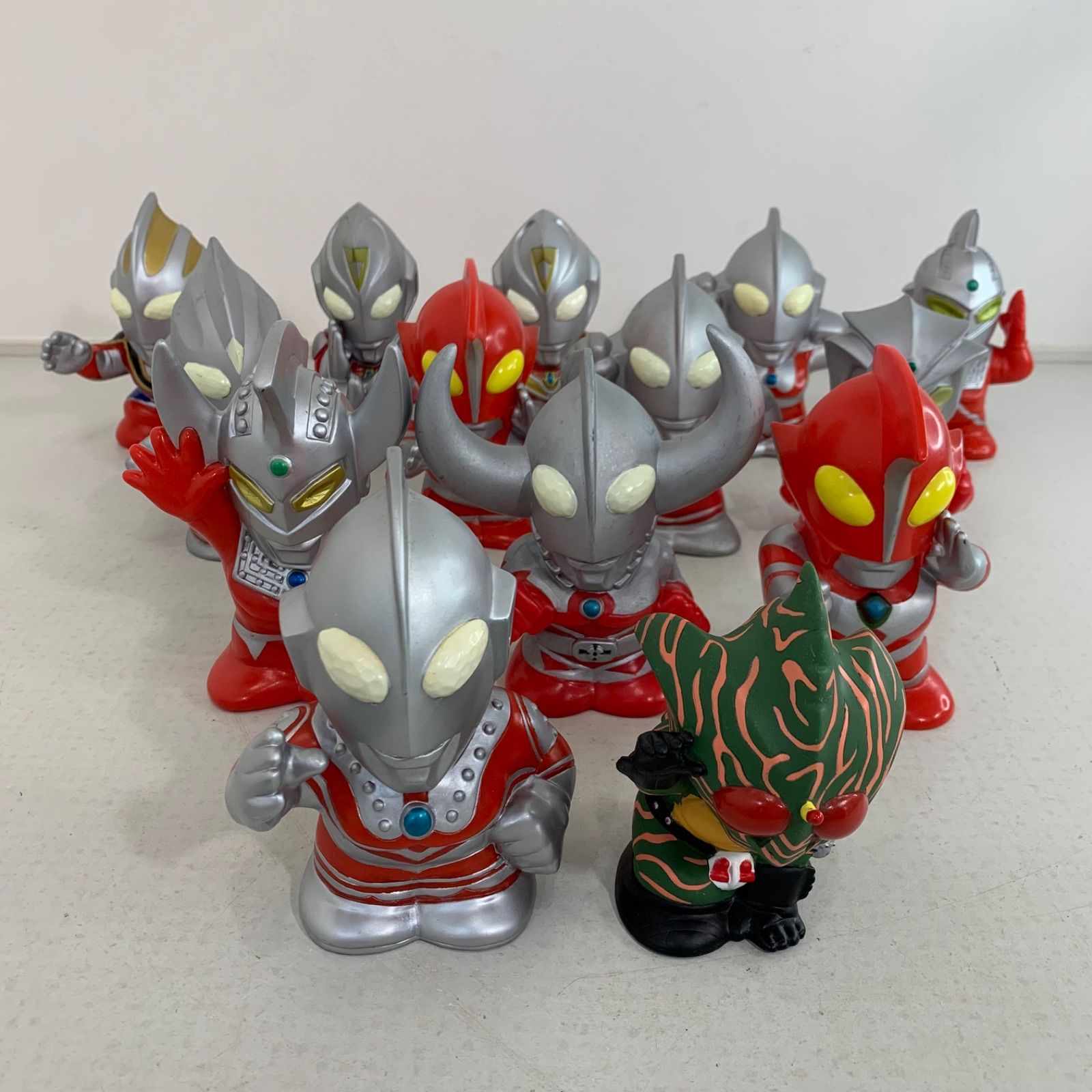 ウルトラマン 仮面ライダーアマゾン ソフビ 貯金箱 14体セット - メルカリ