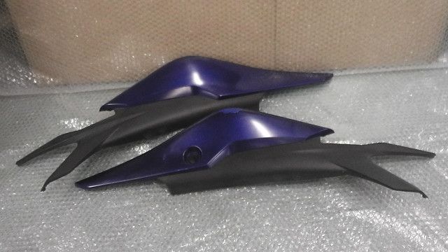 CBR250R MC41-1007xxx の シートカウル 左右 傷:#1641436467 - メルカリ