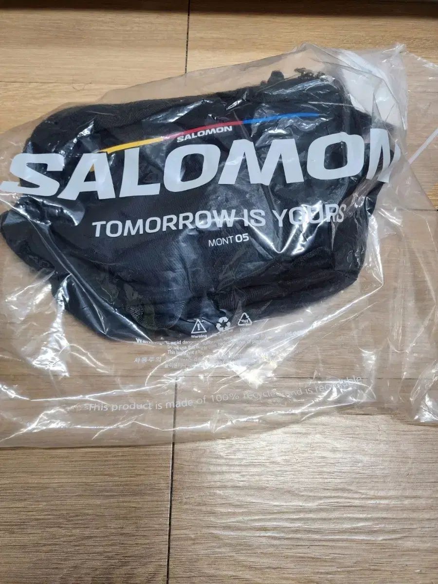 サロモン モント クロスバッグ ブラック S251006HBC15