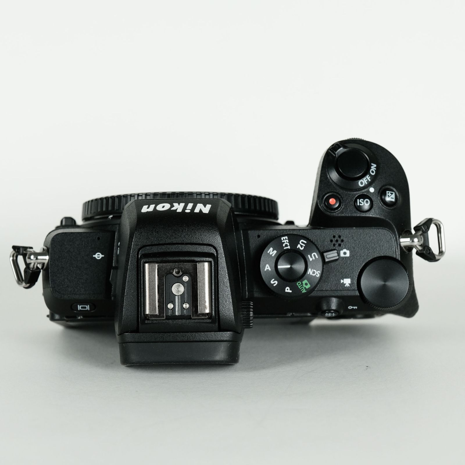 【シャッター数977枚】Nikon Z50 本体 シャッター数977枚】Nikon Z50 本体 ニコン初のAPS-Cミラーレス