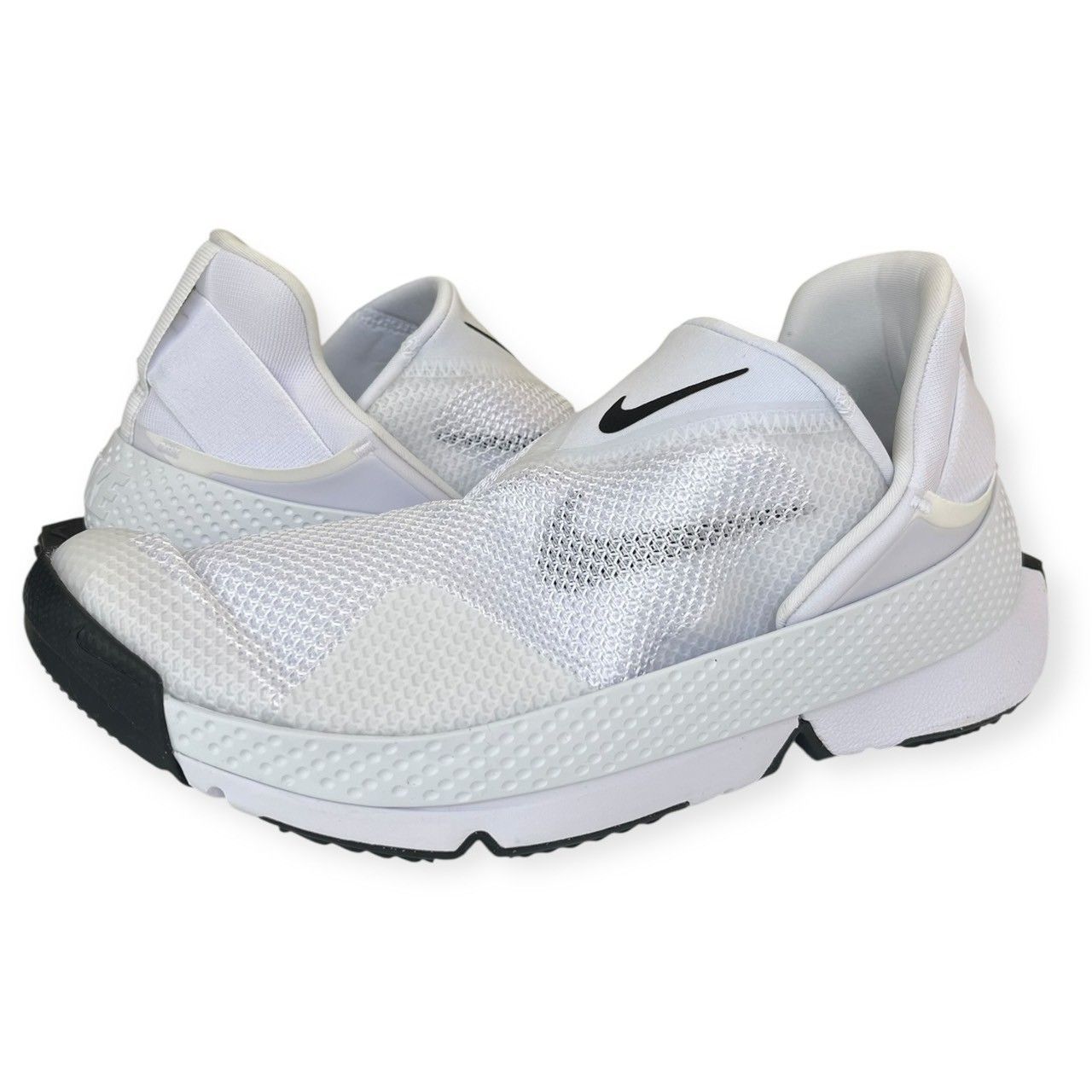 スニーカー ナイキ ゴー フライイーズ ホワイト ブラック DR5540-102