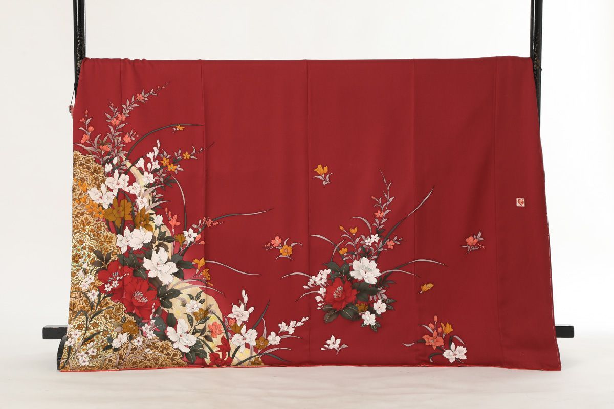 フォーマル衣装》販売 クラレナの 落款入り ワインレッド 花々 正絹 中  