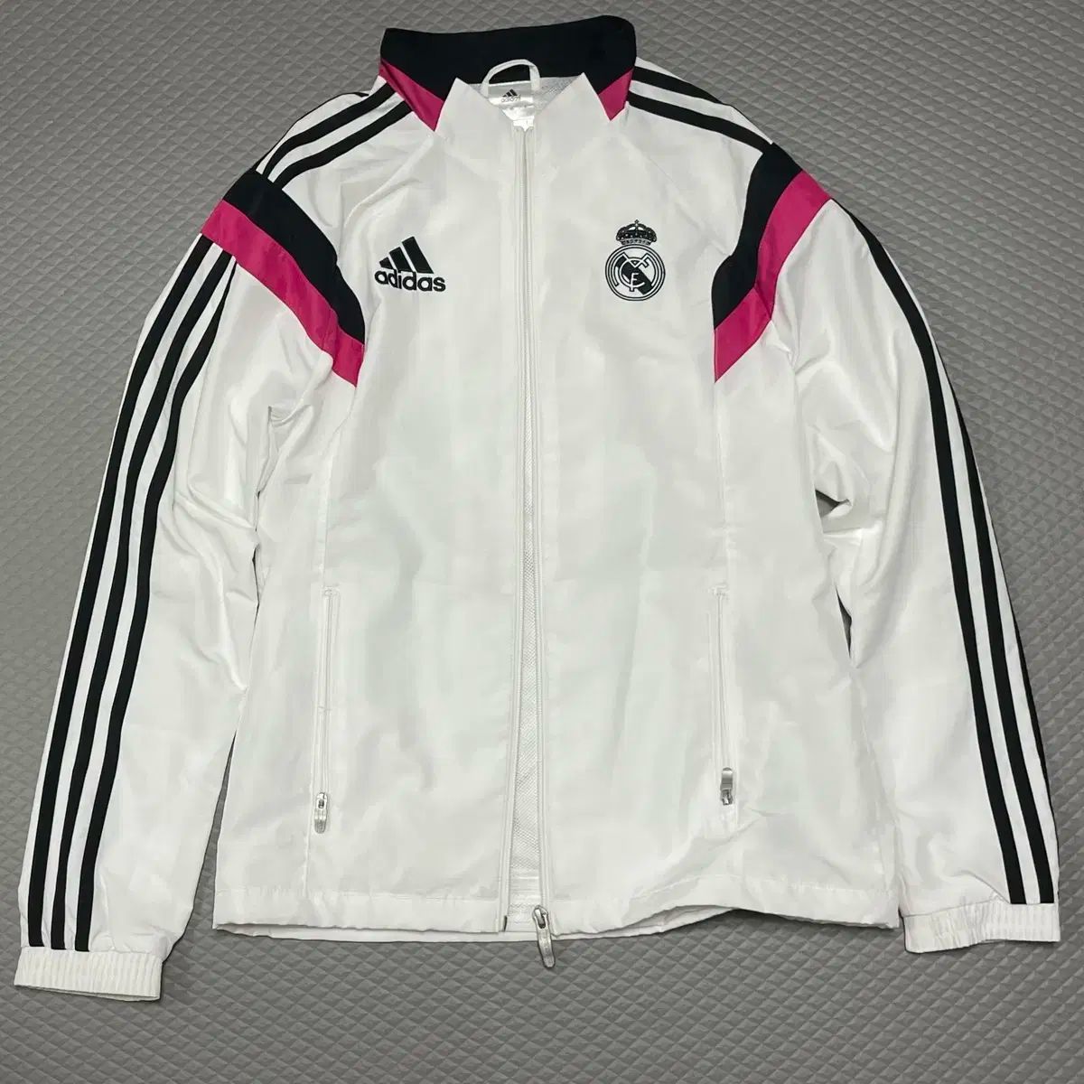 レアル・マドリード 25/26 ウィンドブレーカー ジャケット ユニフォーム レアル・マドリード 25/26 ウィンドブレーカー ジャケット ユニフォーム