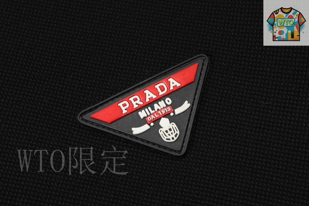 PRADA LOGO ポロシャツ プラダ ポロシャツ 近年モデル ブラック ラバーロゴプレート