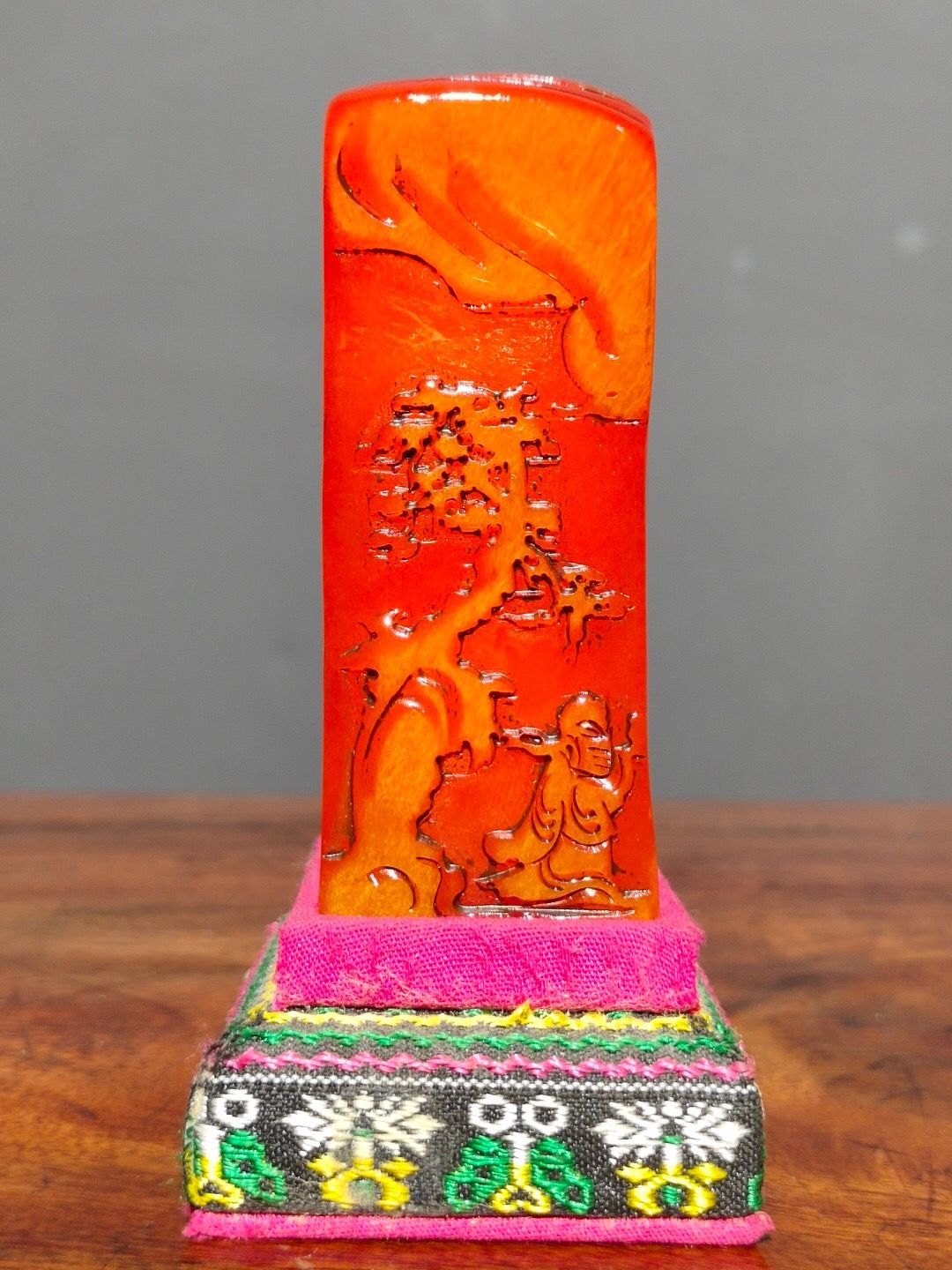 寿山石田黄石彫刻置物「松下問童子」70 × 54× 21mm122g印材4875 寿山石田黄石彫刻置物「松下問童子」70 × 54× 21mm122g印材4875