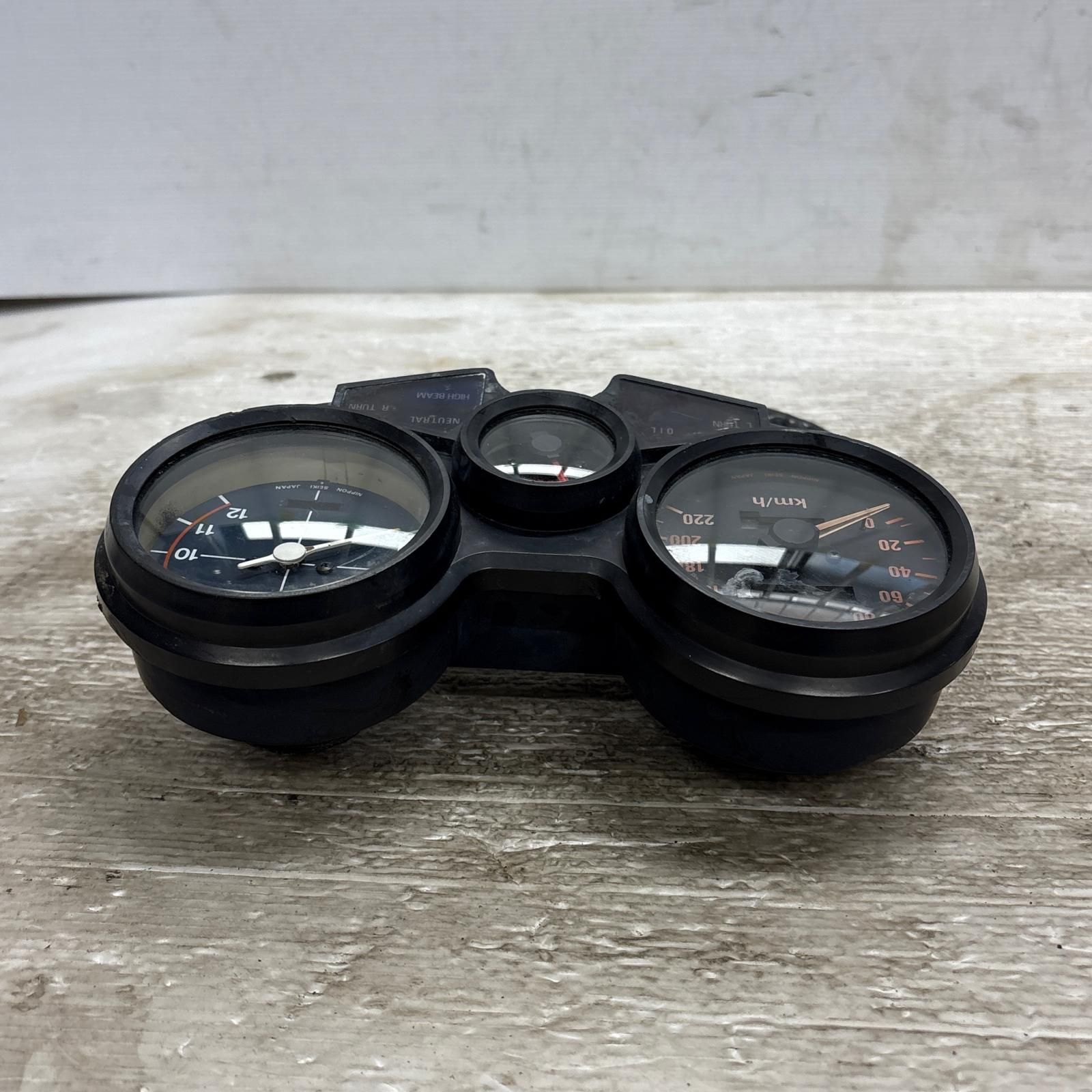 CBX550F メーター