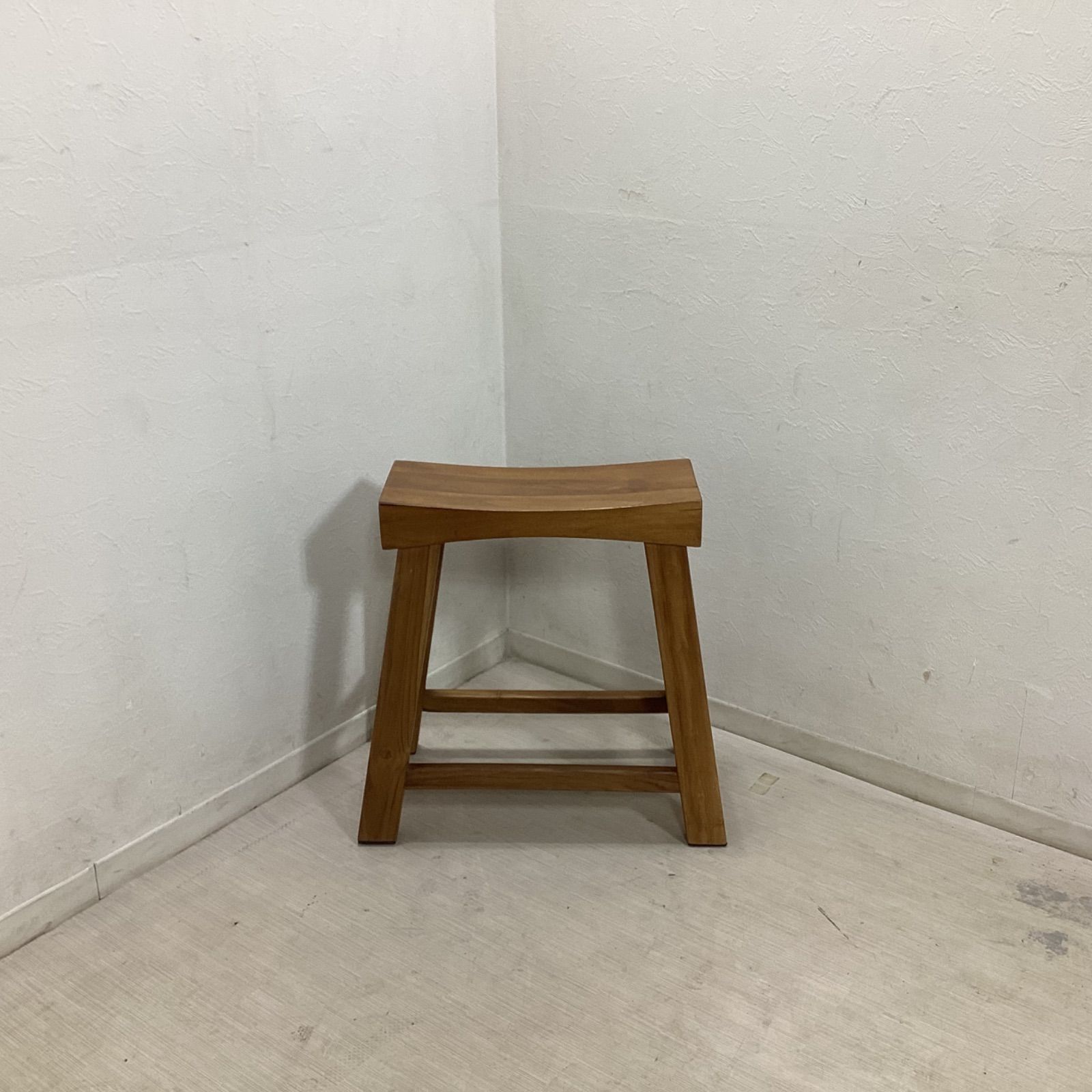 す46)【国産民芸家具】 天然木 ヴィンテージ 三角スツール サイド