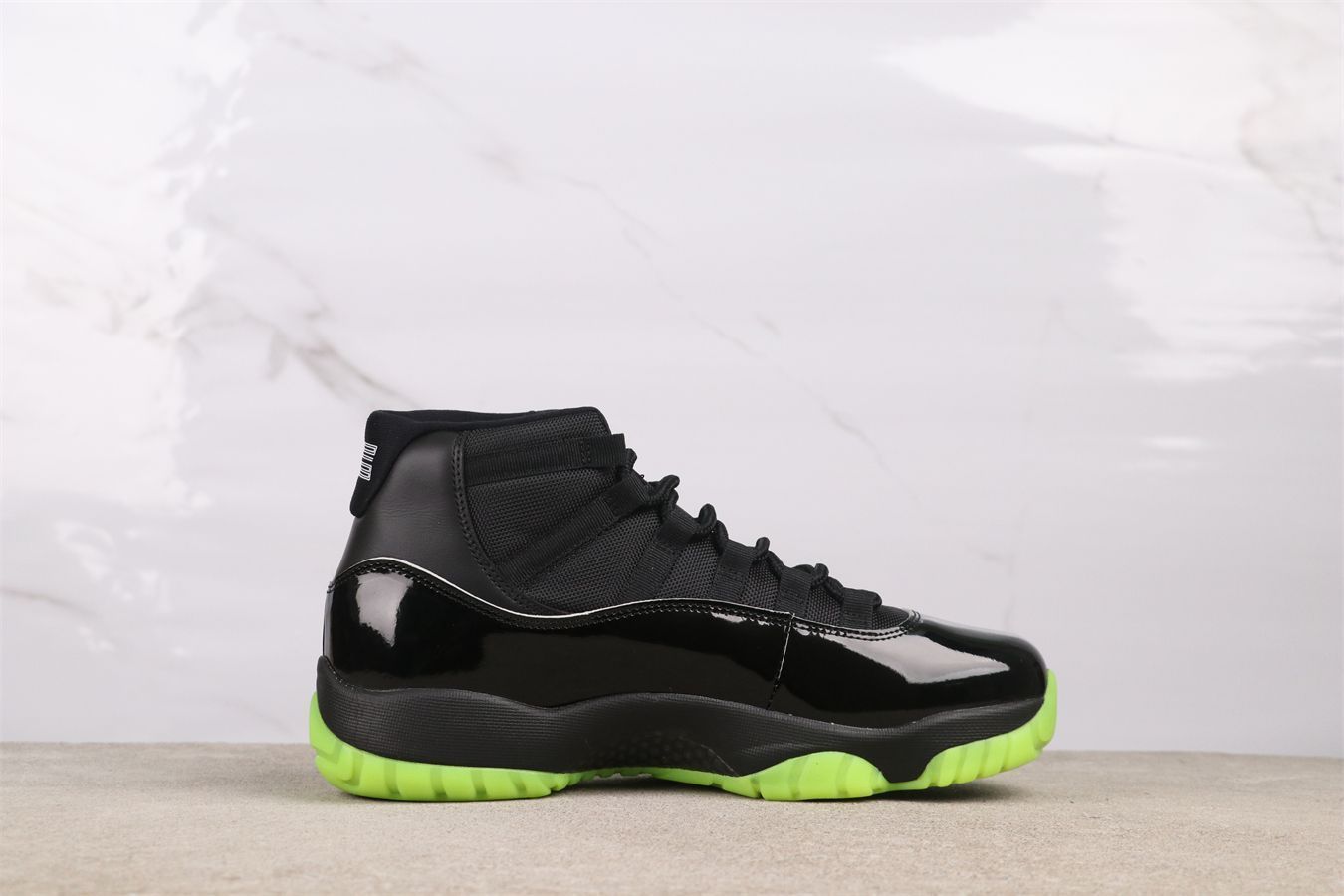 今日 エアジョーダンAir Jordan 11CT8012-003ブラック - グリーン Black - Green