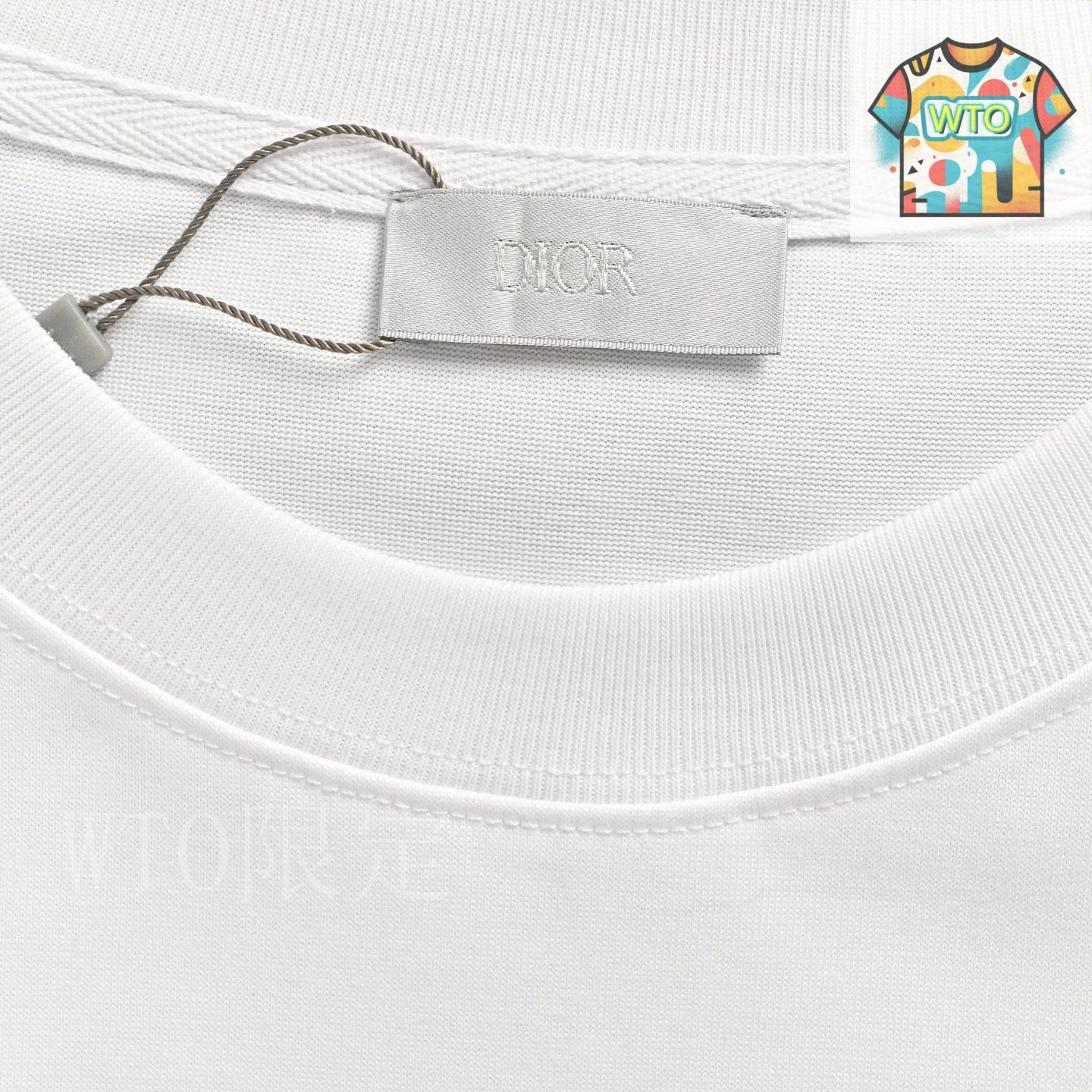 メルカリで買ったDior ホワイト ロゴ刺繍 スウェット、トレーナー、ほぼ新品 今日特価】Dior×ERL コラボロゴ刺繍 T シャツ-1 - メルカリ