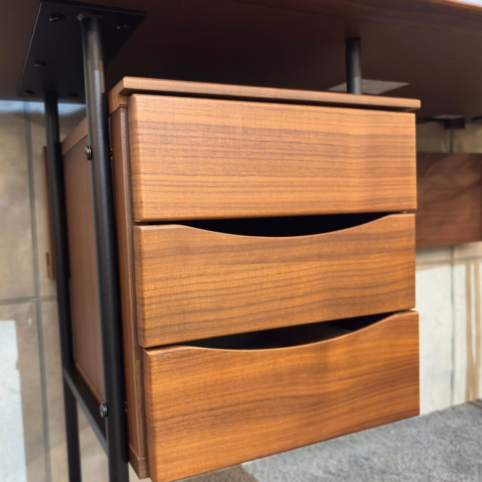 ウォールナット×ブラックアイアン