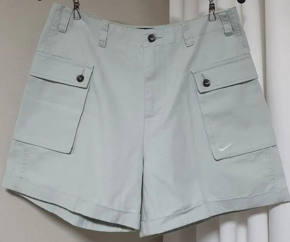 ナイキ カーゴポケット ロールアップ ショートパンツ