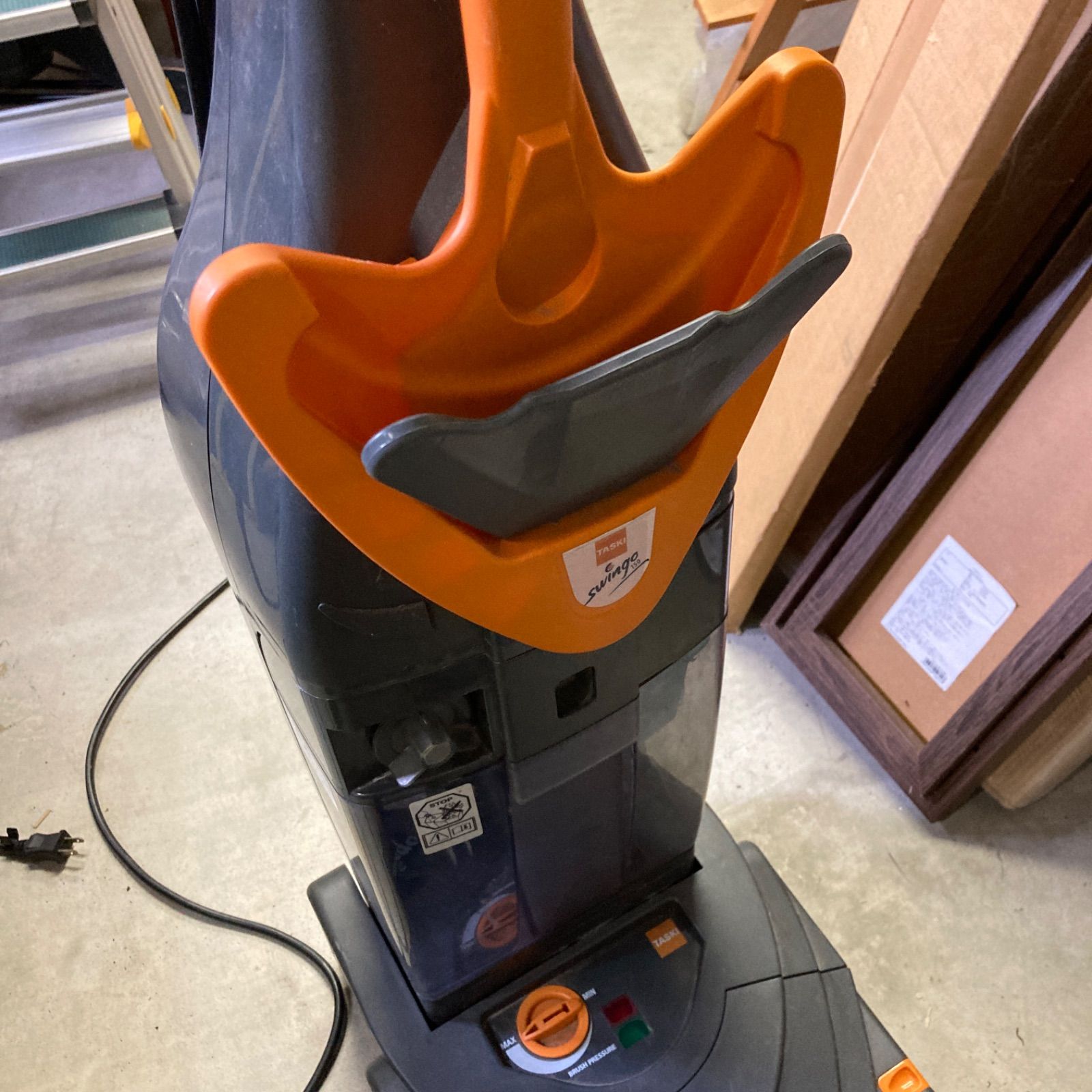 シーバイエス 自動床洗浄機 TASKI Swingo150 スウィンゴ150