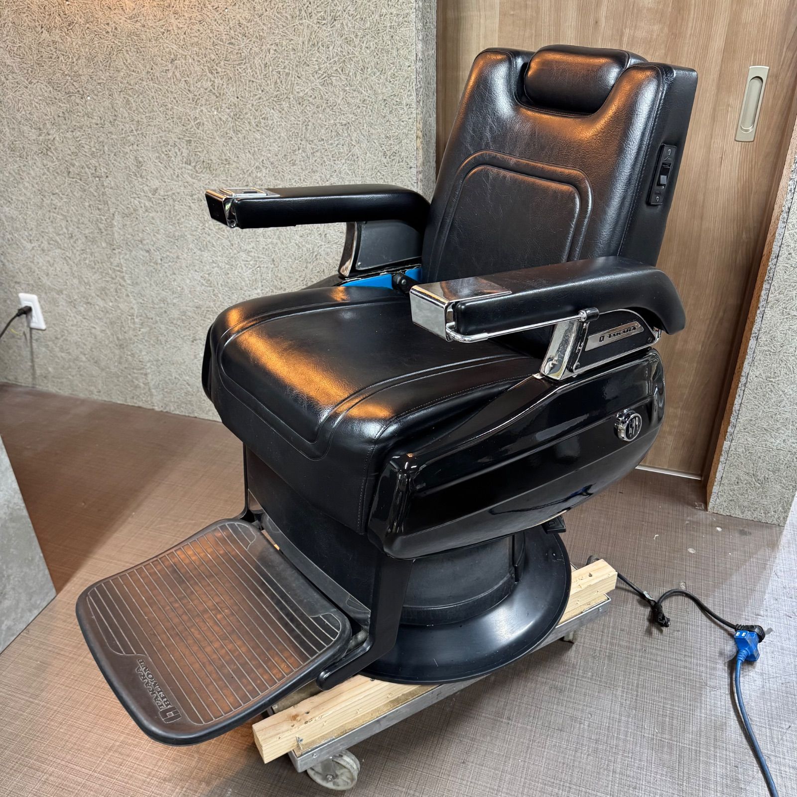 タカラベルモント barberチェア barber椅子 バーバー椅子 マークⅡ MARKｰⅡ 679 メンズサロン 理容室 散髪 ヴィンテージチェア クラシック