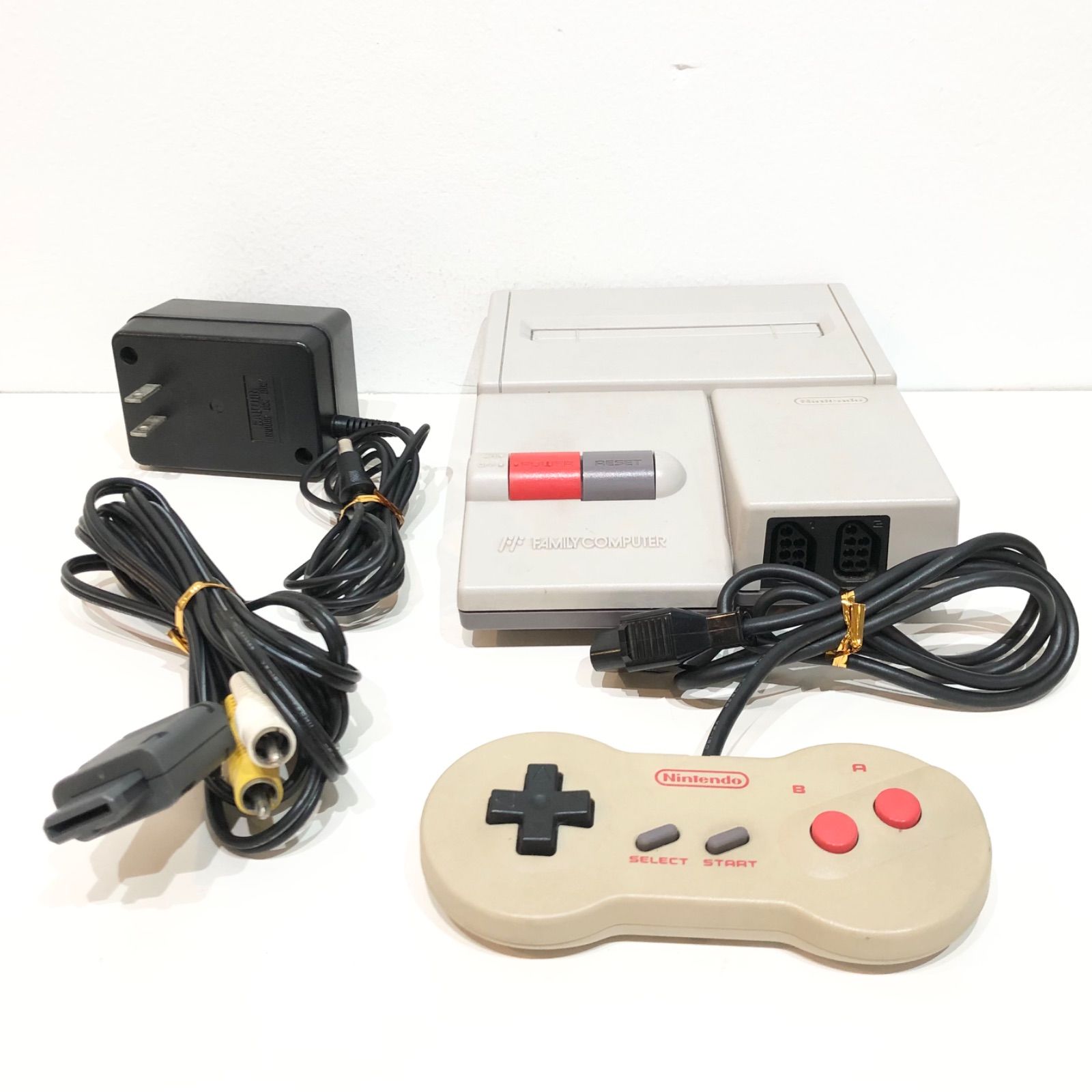 1011 任天堂 ファミリーコンピュータ 本体 Nintendo FAMILY COMPUTER HVC-101 ニューファミコン - メルカリ