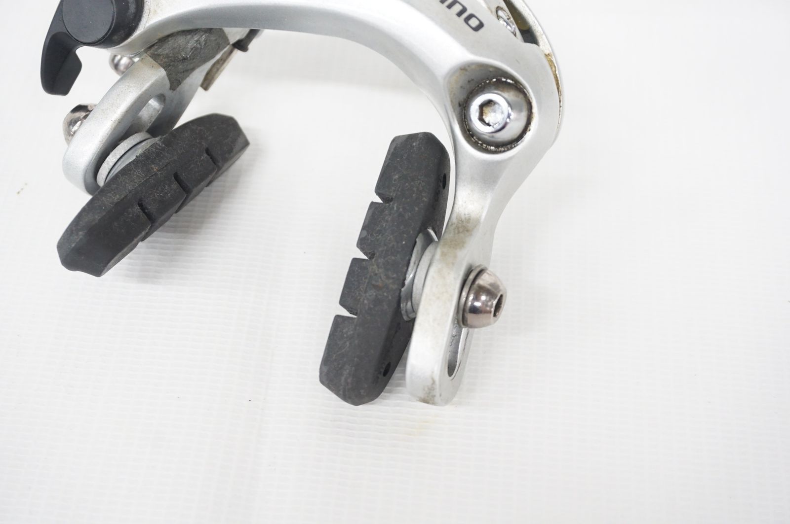 シマノキャリパーブレーキBR-R451前後セット Amazon | シマノ(SHIMANO) キャリパーブレーキ BR-R451-R リア用