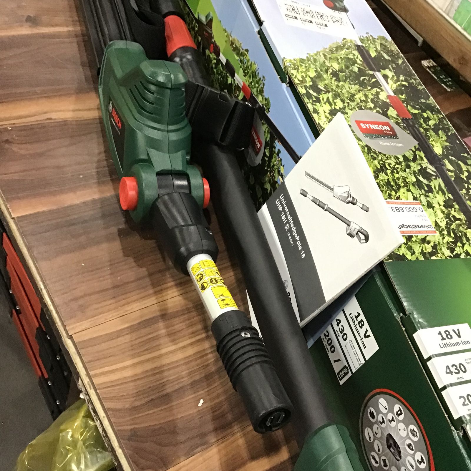 中古品 BOSCH ボッシュ 18V コードレス ヘッジ トリマー 2.5Ahバッテリ