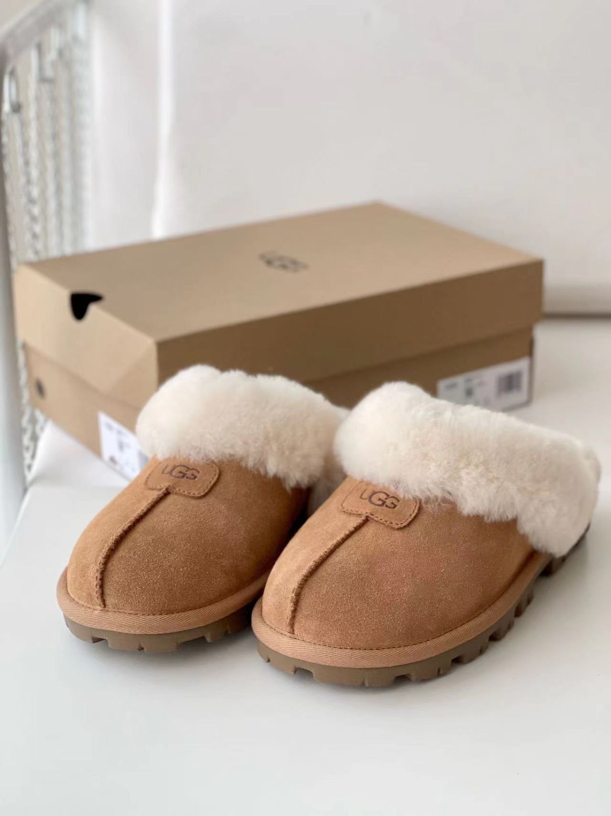 UGG アグ サンダル ファー スリッパ サボ コケット - メルカリ