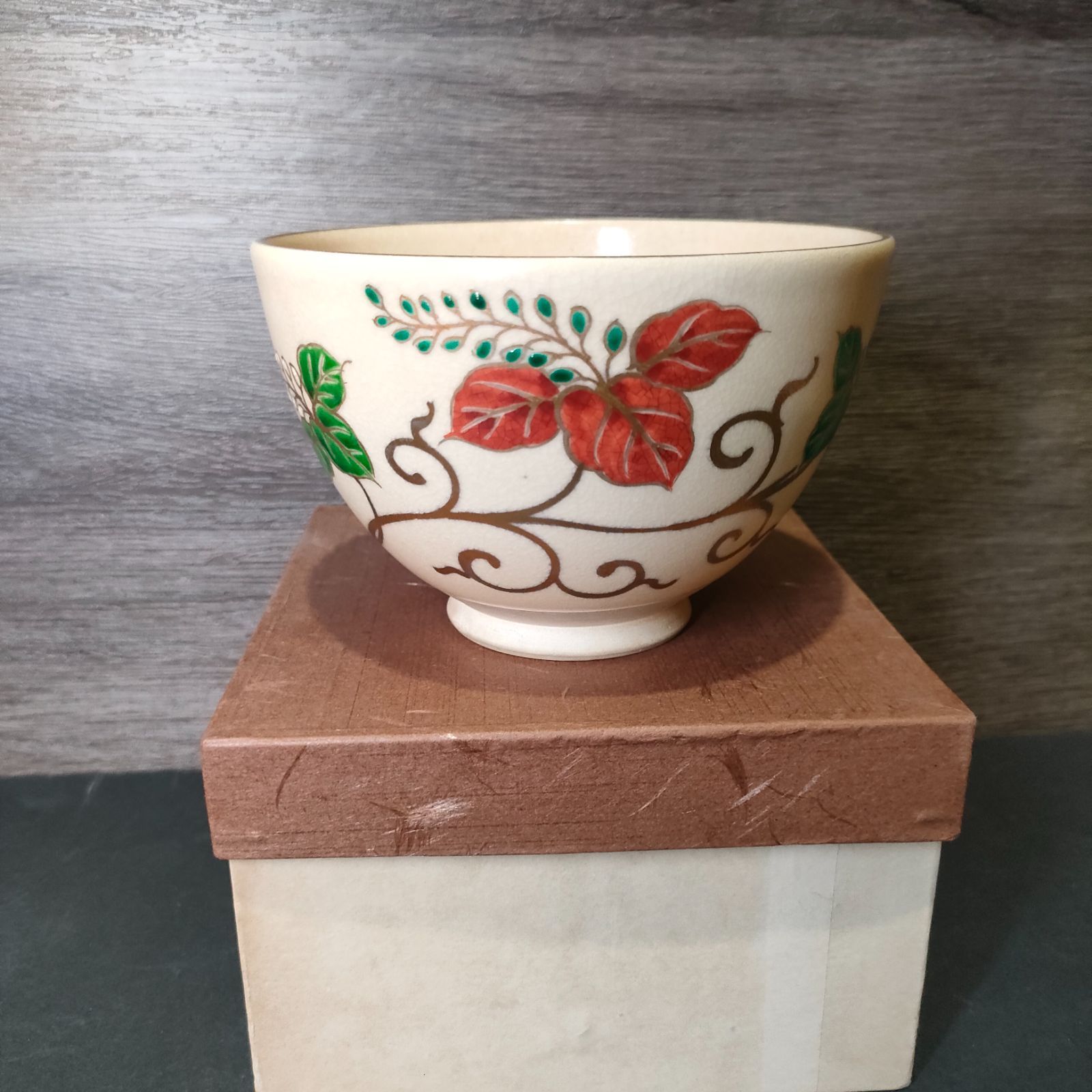 美品】山川巌 造 茶碗 刻印あり 抹茶椀 金彩 ツタ 清水焼 京焼