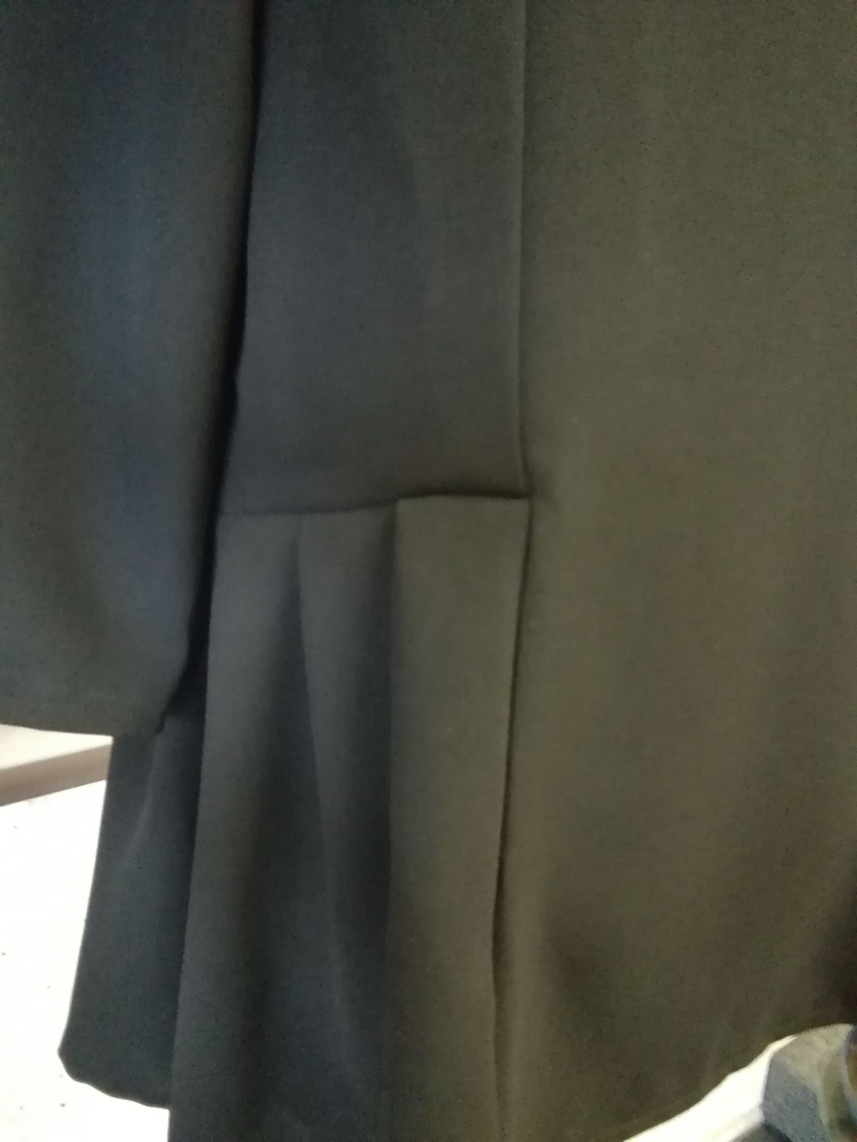 喪服 ゆったりタックペプラムブラウスとストレートパンツスーツ