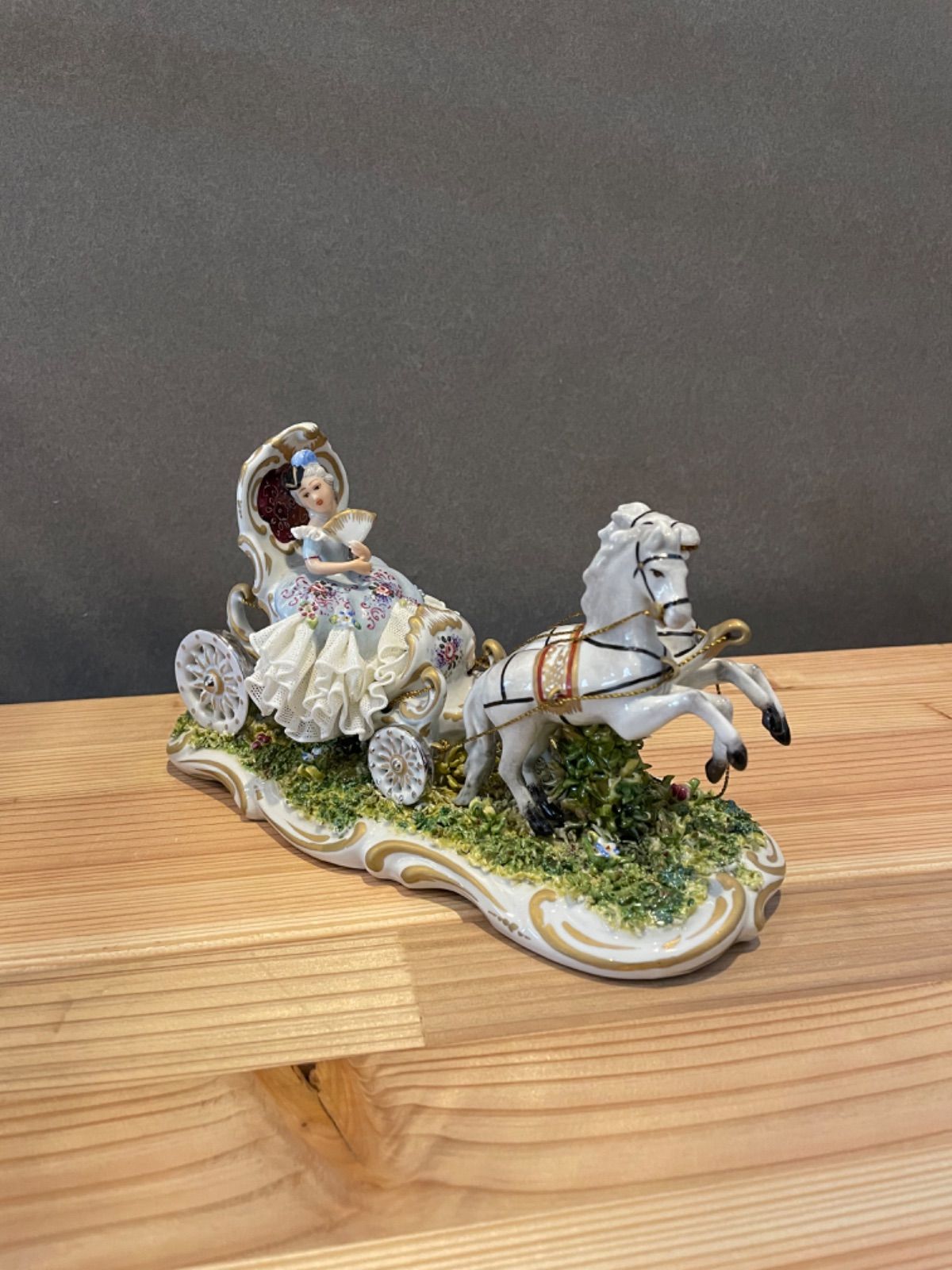 MINTON　　イタリア　カポディモンテ フィギュリン　陶器人形　美術品 陶製馬車 アンティーク イタリア カポデモンテ フィギュリン