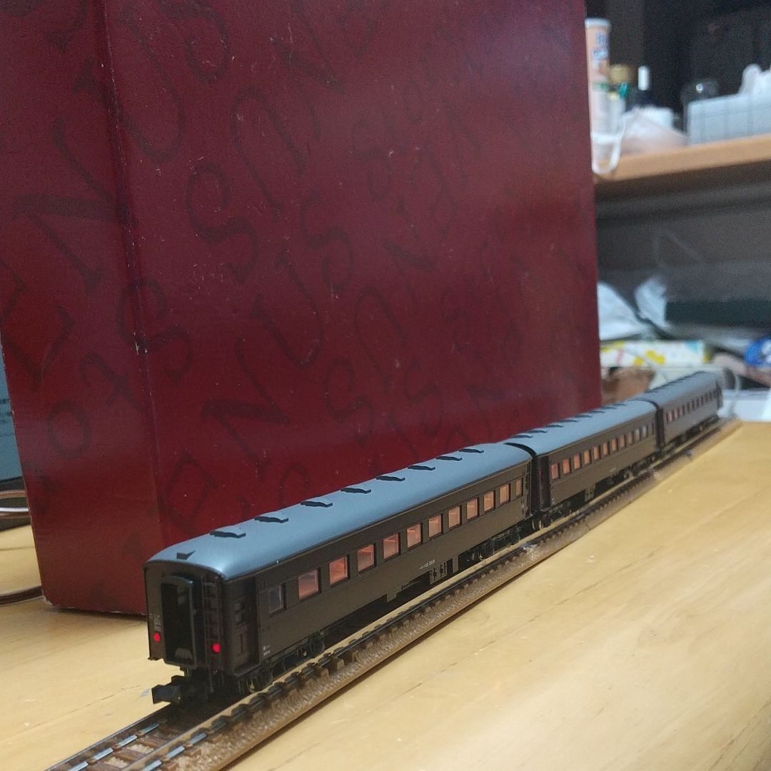 高速配送 KATO/茶色旧型客車3両、室内灯つき - メルカリ 鉄道模型