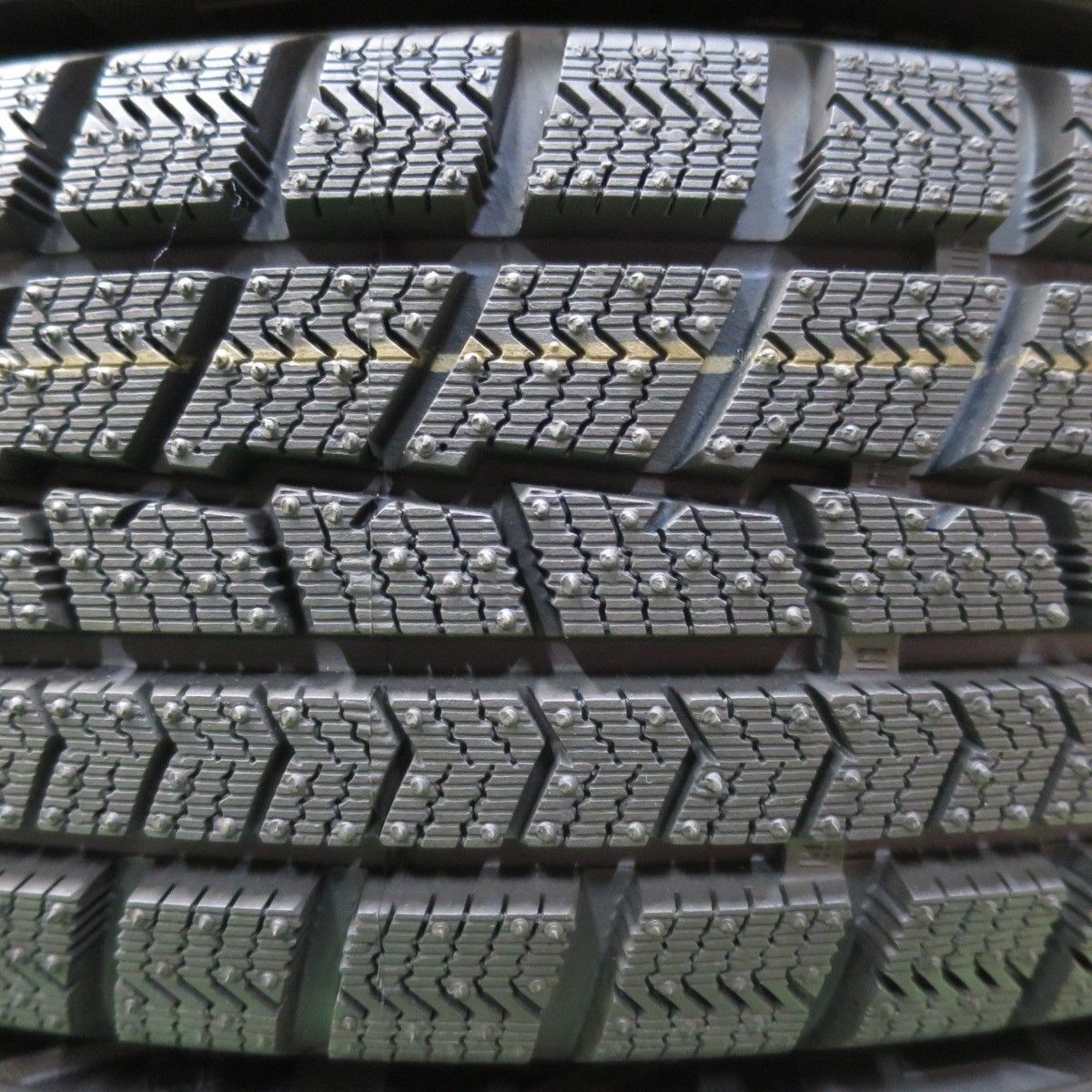 ウグイス 未使用！23年☆スタッドレス 155/65R14 ハイフライ Win-turi 216