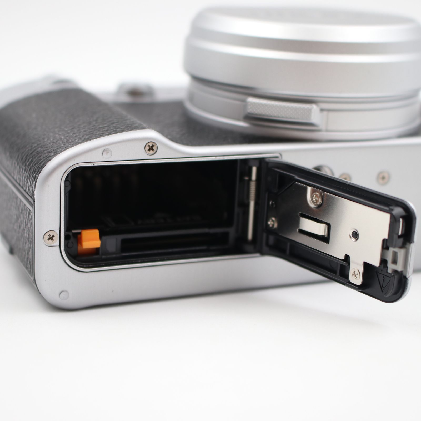 【極美品】X100vi シルバー　シャッター回数600 極美品】X100vi シルバー シャッター回数600 極美品】X100vi