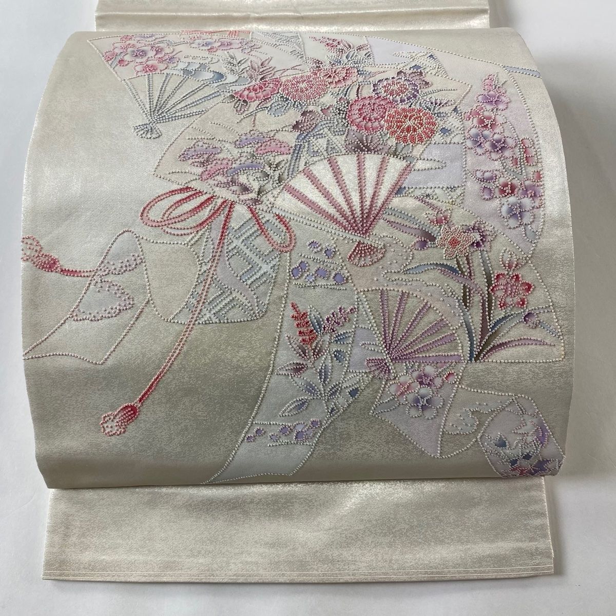 華 袋帯 お太鼓柄 花 グレー 袋帯 美品 名品 華文 花鳥 箔 刺繍 薄緑 お太鼓柄 正絹｜中古