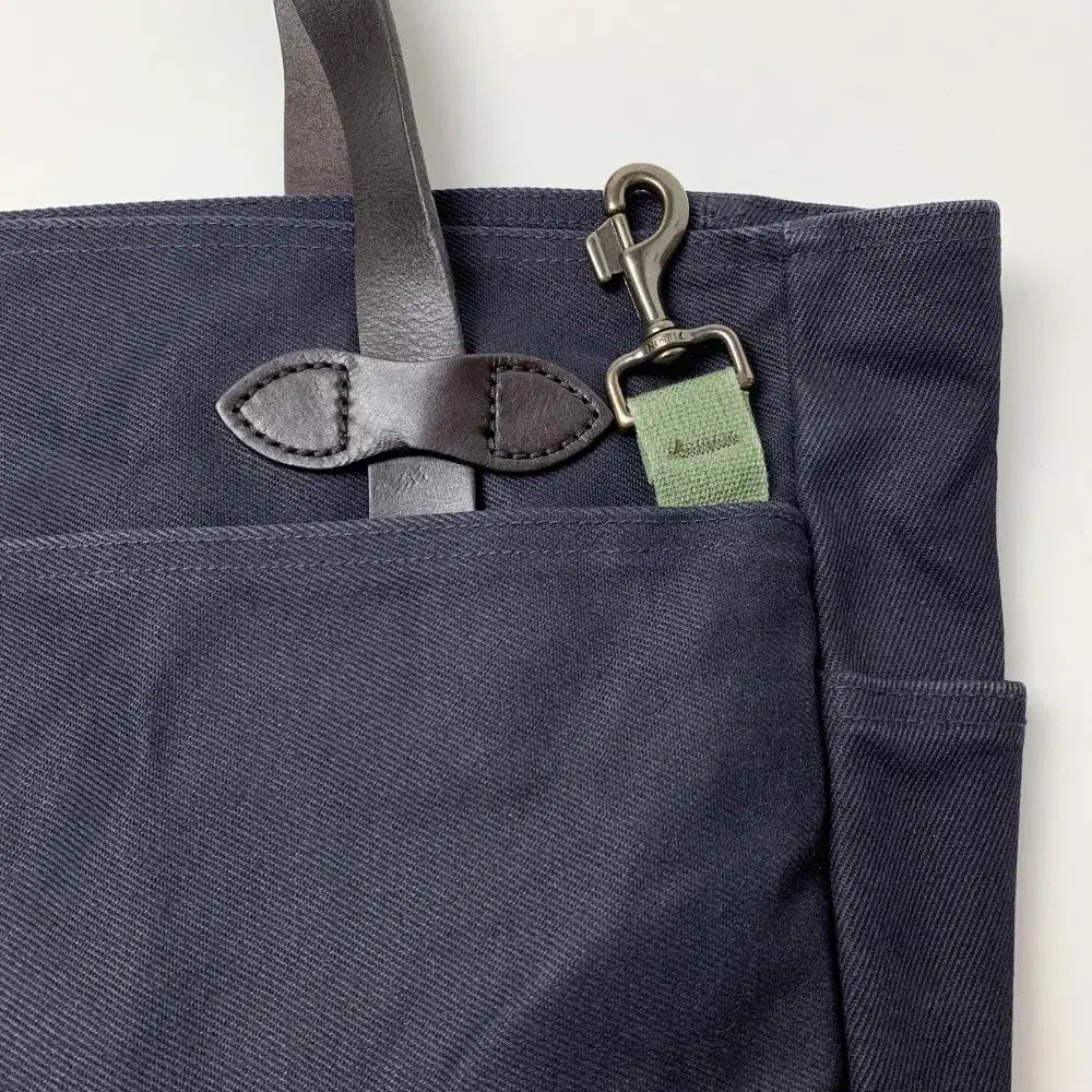 FILSON(フィルソン) ジッパー トートバッグ(ネイビー)の通販