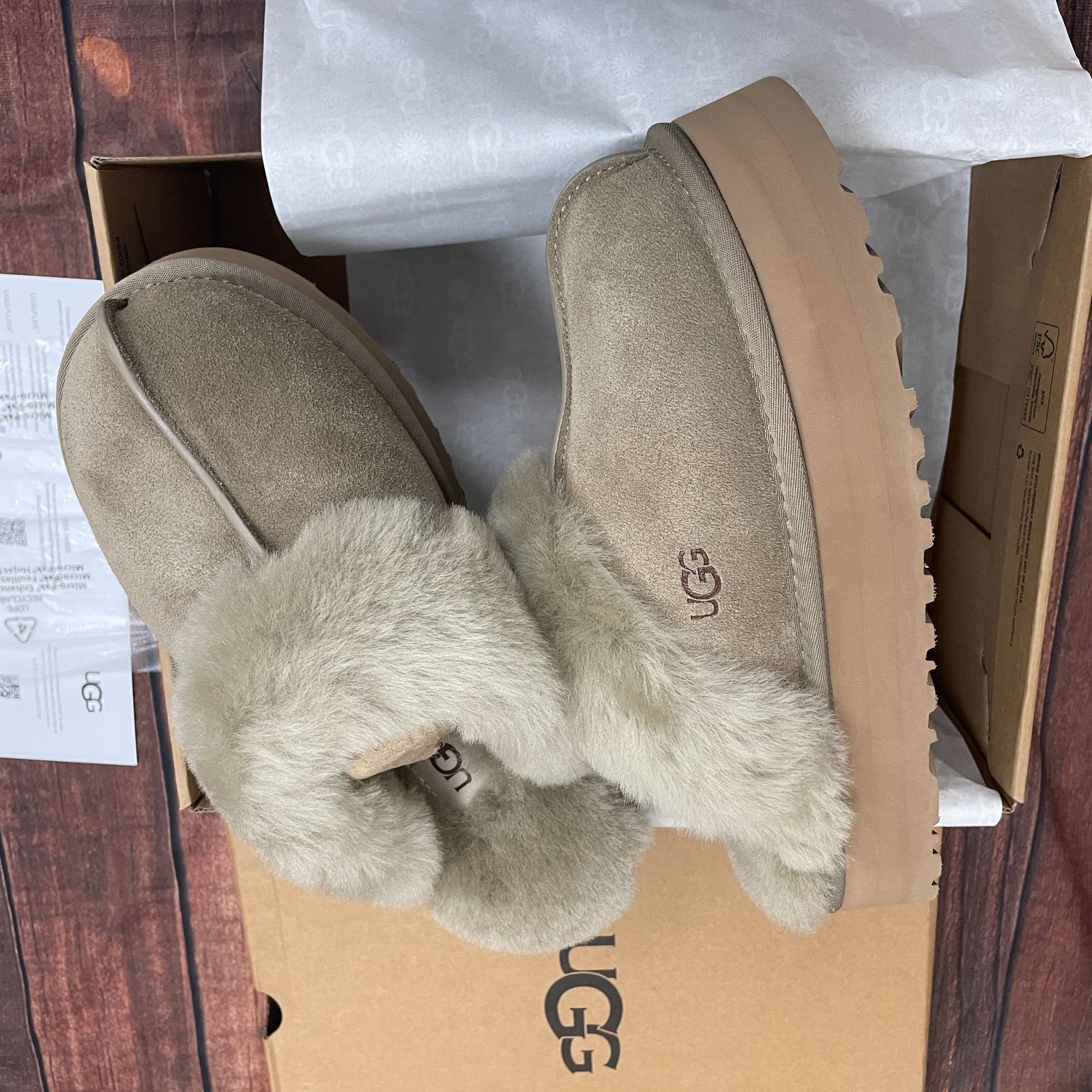 人気極美品 UGG アグ レディース ムートン スリッパ 厚底 サンダル 箱