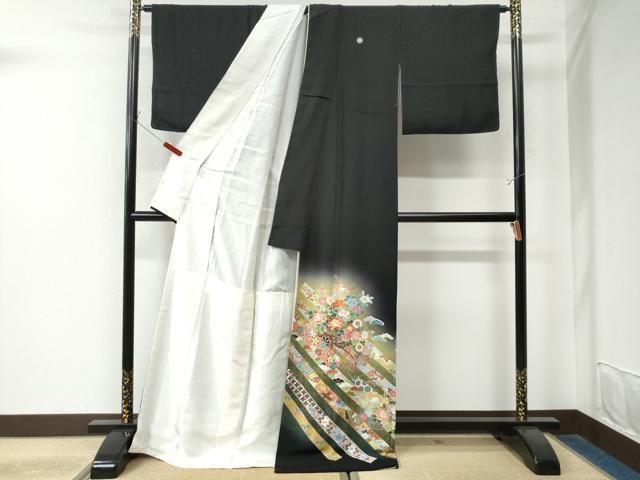 平和屋着物●豪華黒留袖 作家物 駒刺繍 短冊吉祥扇面花車文 暈し染め 金彩 正絹 CAAW8154yc