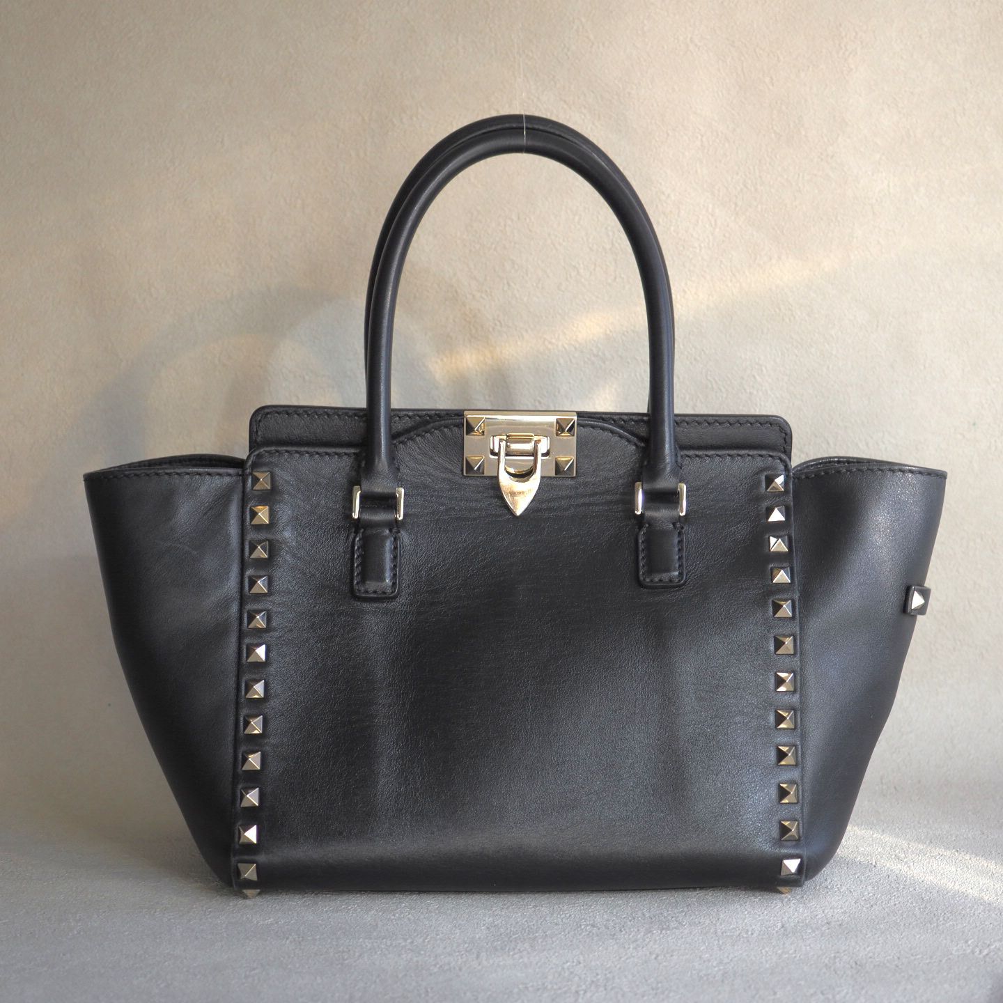 美品☆ ヴァレンティノ ガラバーニ valentino garavani ロックスタッズ  