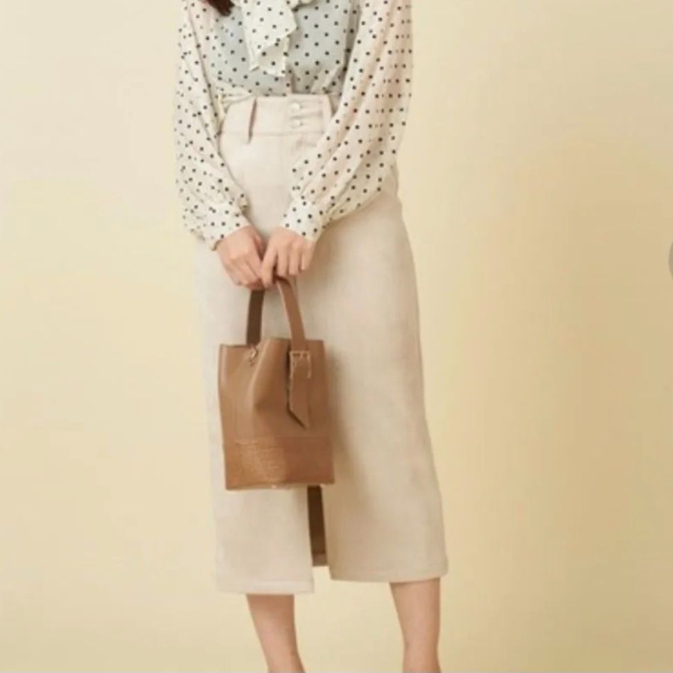 https://assets.mercari-shops-static.com/-/large/plain/gUMaMU8E565V33hFVt68BX.jpg@jpg