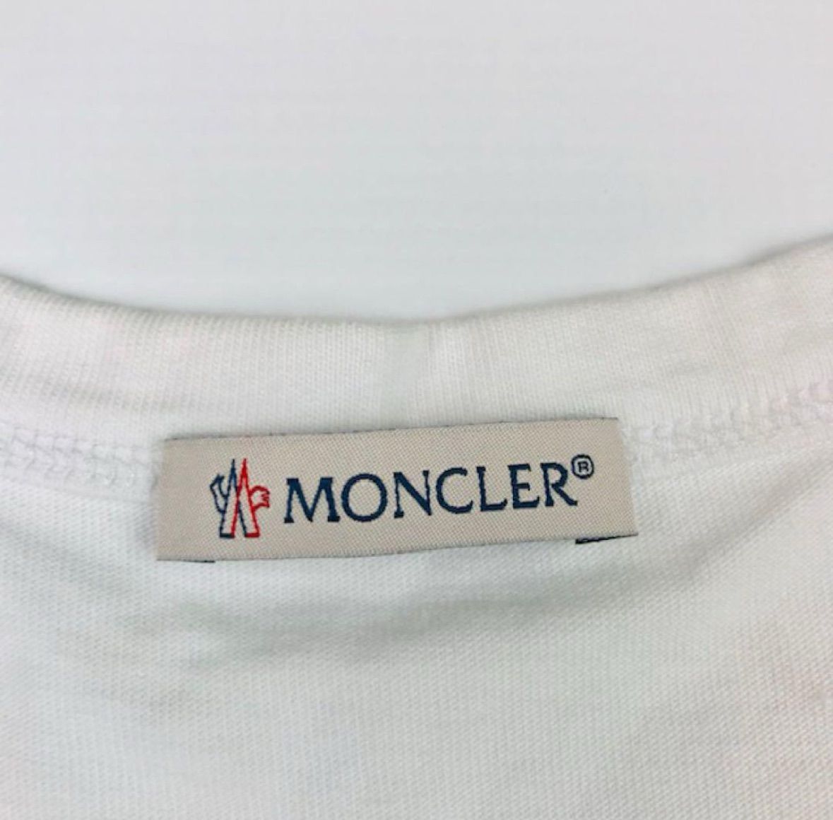 良品★モンクレール・サテン生地ビックアイコンデザイン Tシャツ(XS) 良品☆モンクレール・サテン生地ビックアイコンデザイン Tシャツ(XS)