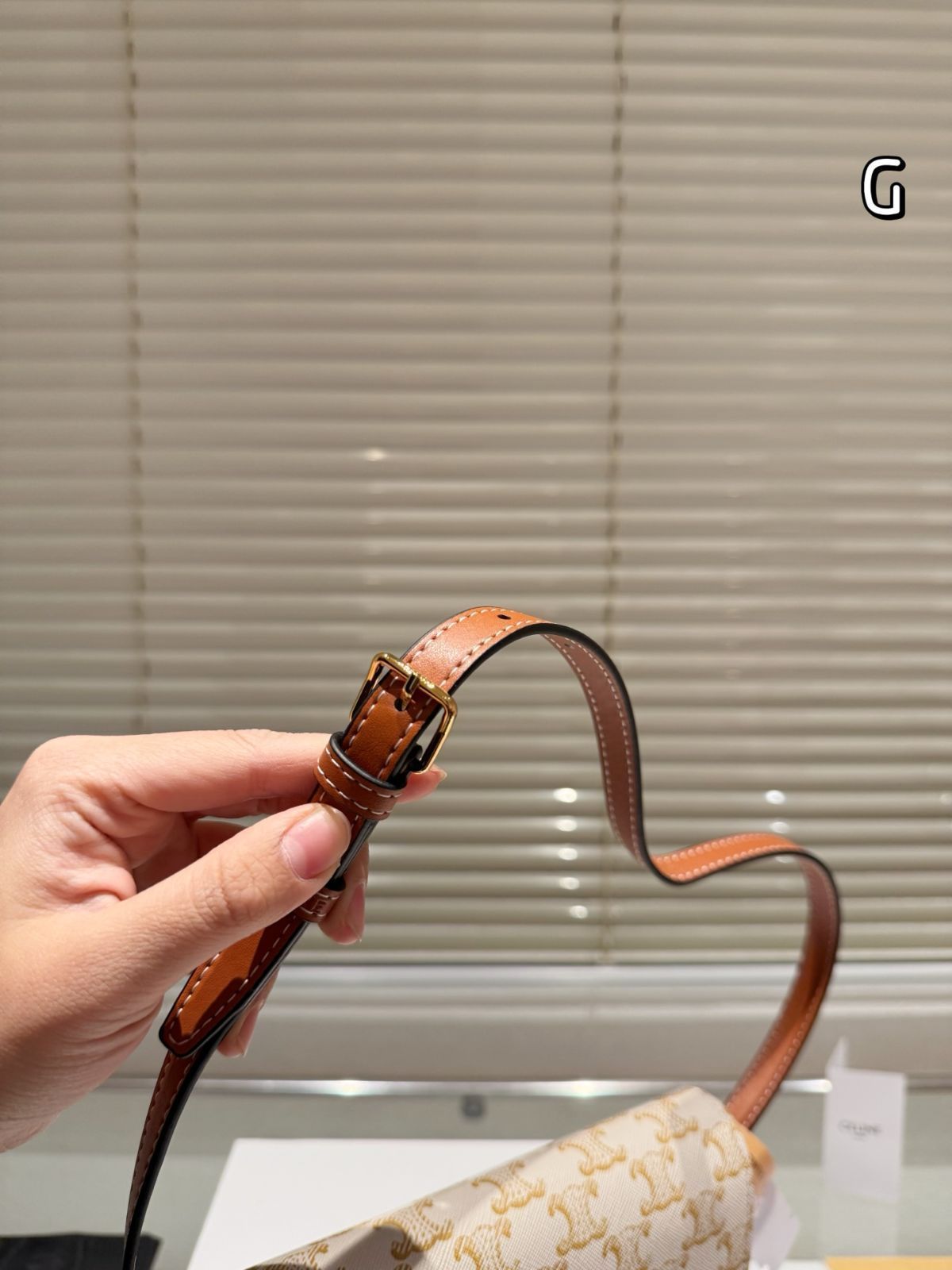 2501-166｜美品｜セリーヌ ショルダーバッグ トリオンフ ターンロック 2501-166｜美品｜セリーヌ ショルダーバッグ トリオンフ ターン