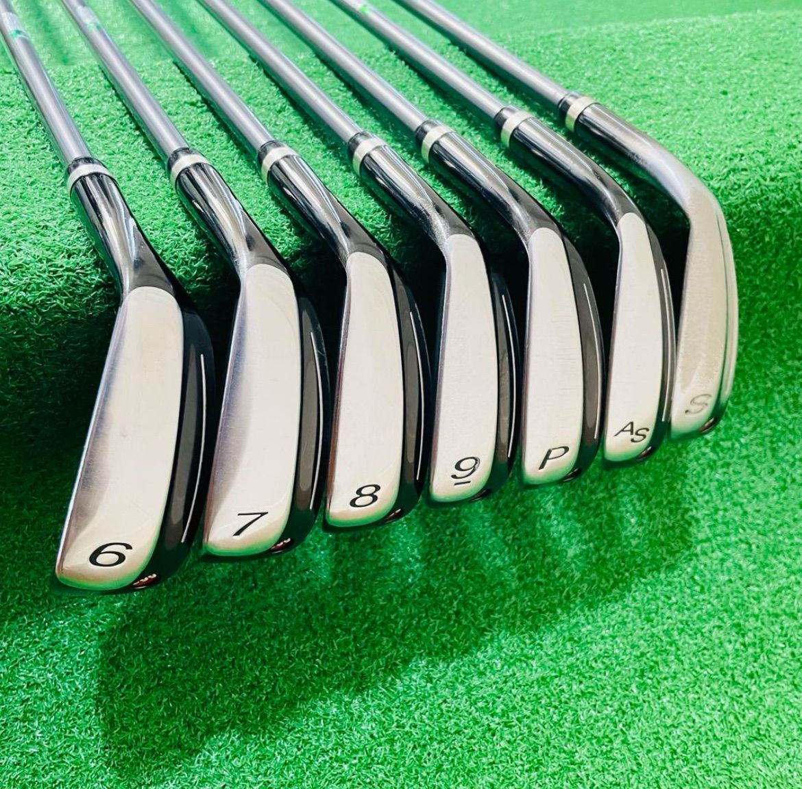 希少 平成レトロ 激レア】♡ハローキティグラス♡キティちゃん柄缶入り