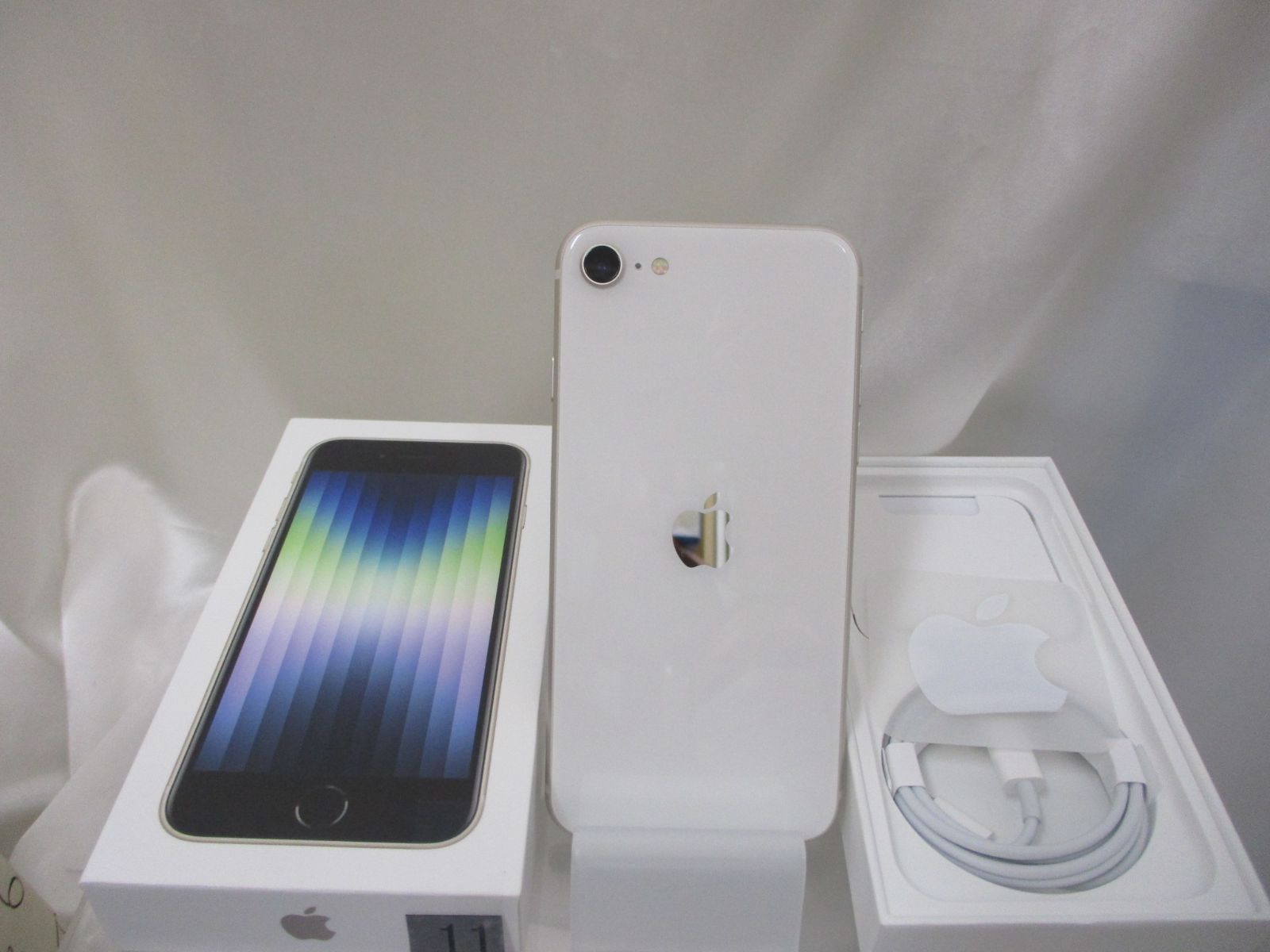 美品 MMYD3J/A iPhone SE(第3世代) 64GB スターライト SoftBank 2022年 