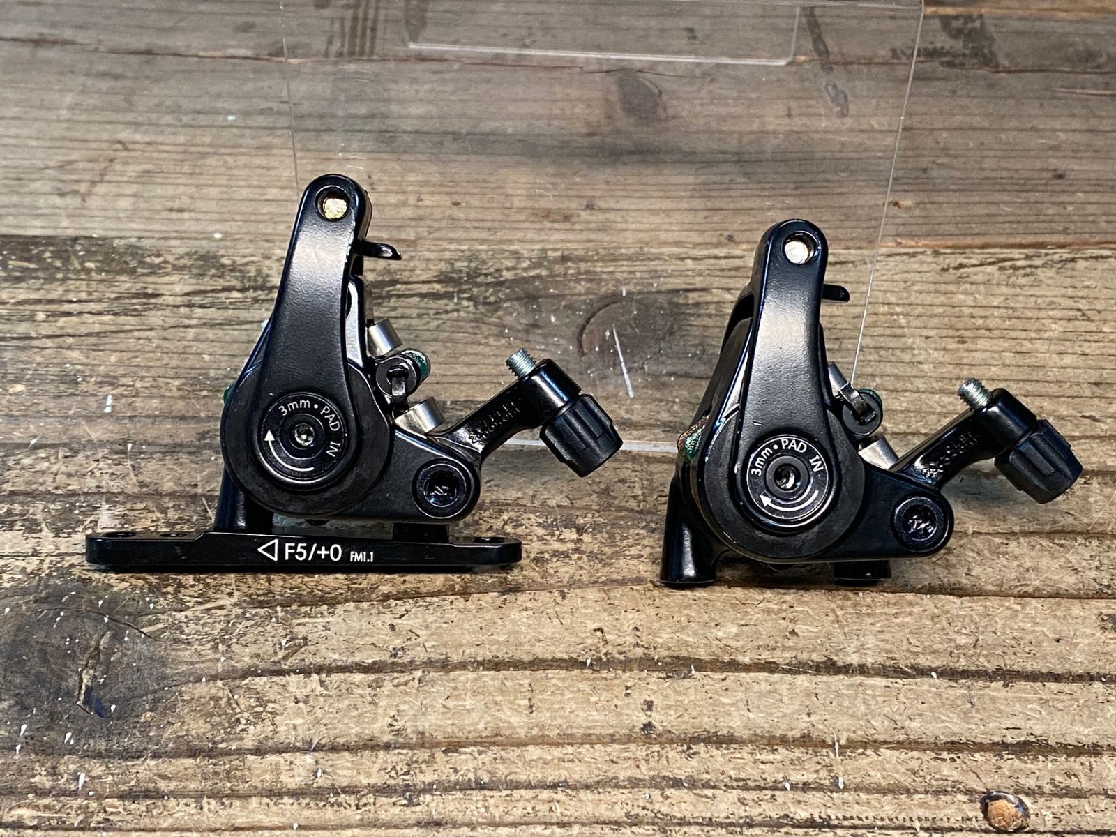 TEKTRO MD-C550 機械式ディスクブレーキキャリパー TEKTRO* MD-C550 flat mount disc brake (black) - BLUE LUG