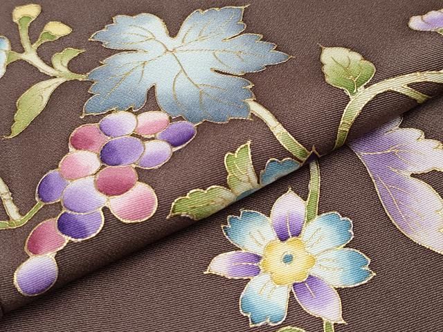 平和屋本店■極上　岡重謹製　OKAJIMA　訪問着　単衣　葡萄蔦の葉文　金彩　煤竹色地　反端付き　やまと誂製　逸品　CYAA2510s5 平和屋本店□極上 岡重謹製 OKAJIMA 訪問着 単衣 葡萄蔦の葉文 金彩