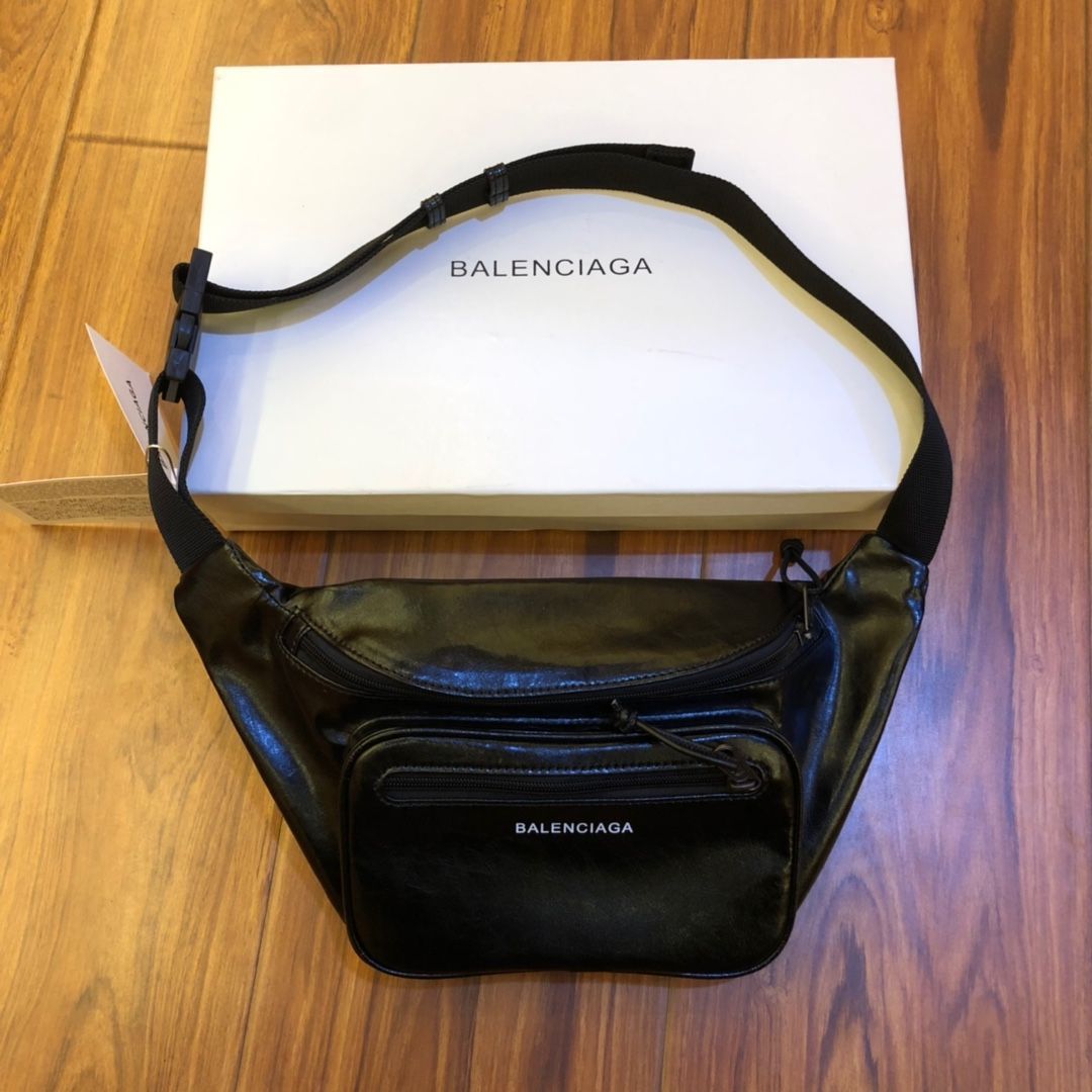 新品 バレンシアガ BALENCIAGA ボディバッグ ウエストポーチ - メルカリ