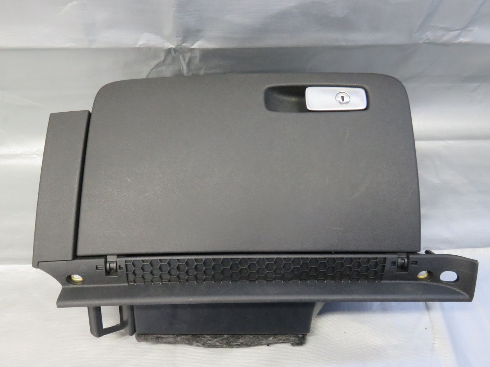 STD4469 アウディ A1 8XCAX グローブボックス　助手席 収納　BOX  8X2 857 035