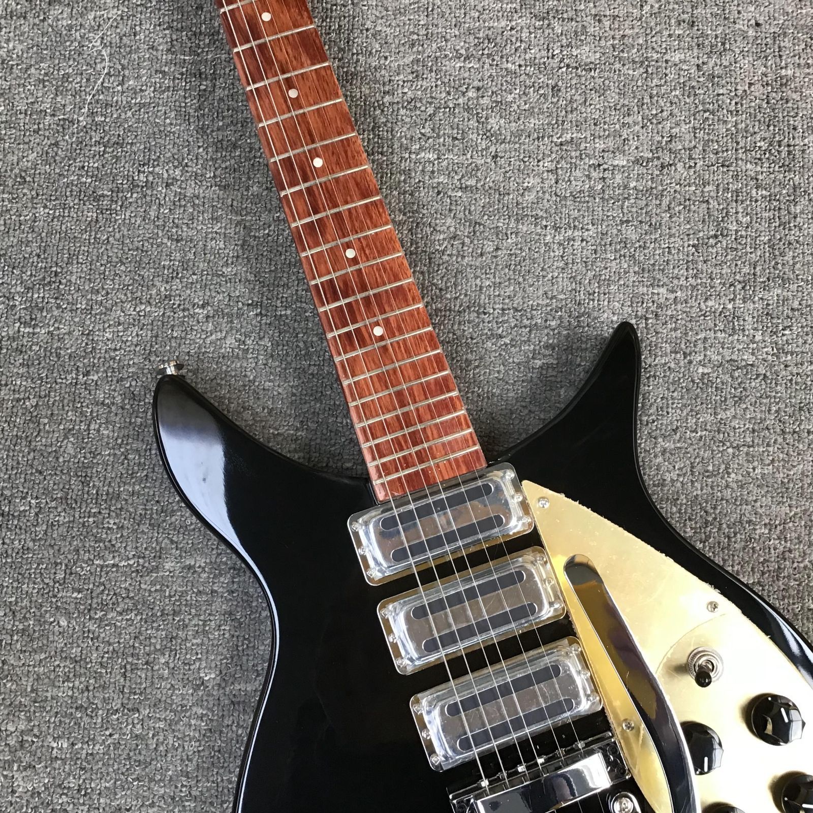 リッケンバッカービグスビータイプ 325ゴールドピックガード