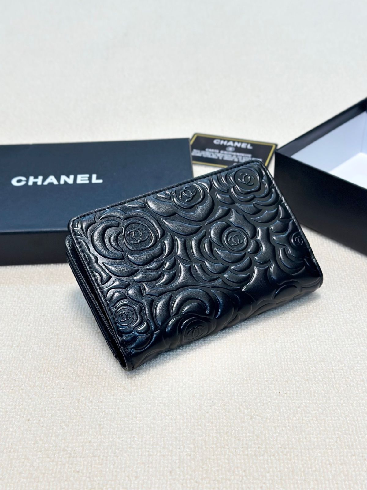 本日特価] シャネル レディース ウォレット カメリアデザイン