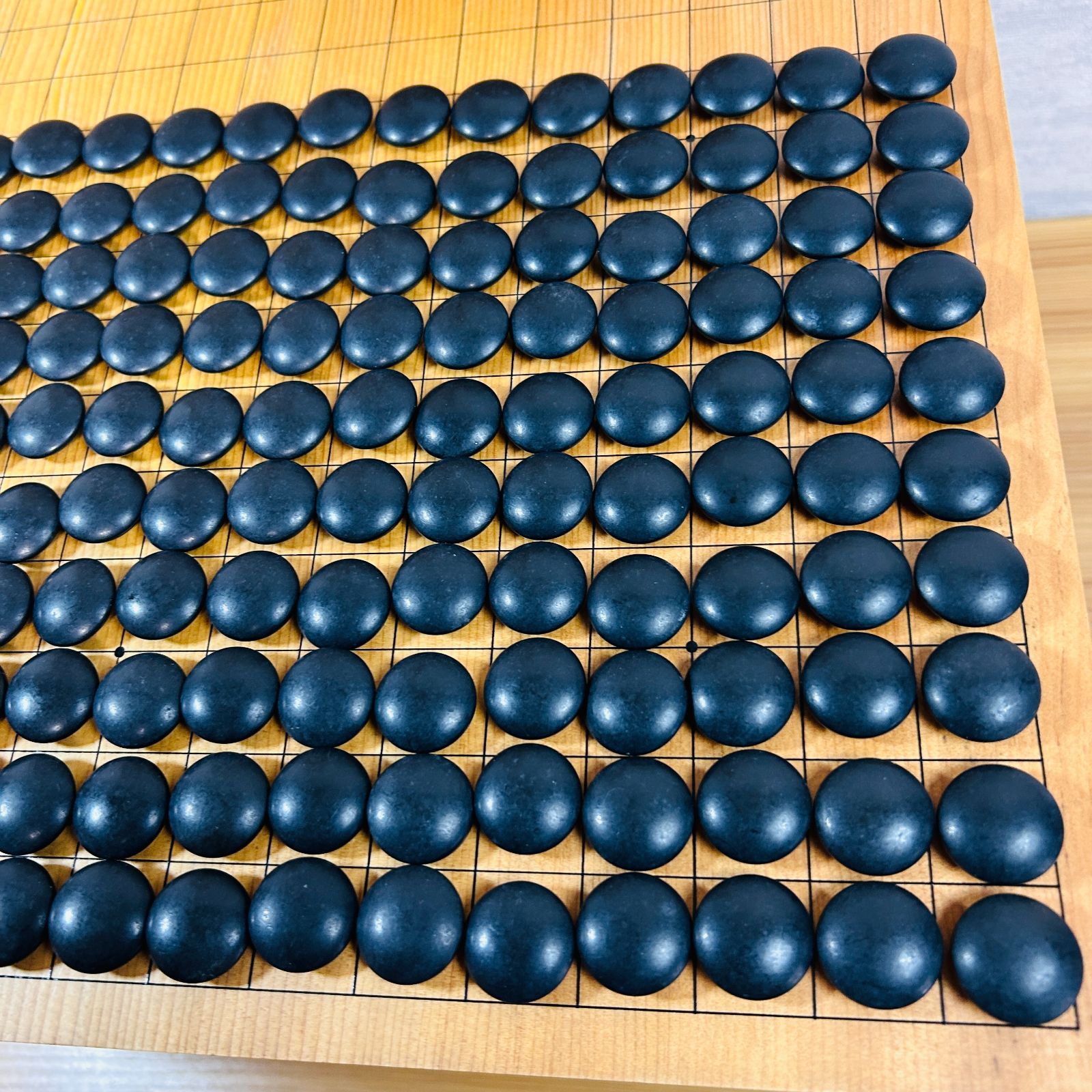 人気アイテムお得に購入！ 蛤碁石 那智黒石 33号 白184個 黒180個 囲碁 美栄 碁笥付き