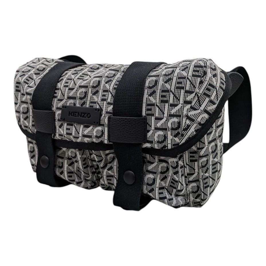 KENZO  メッセンジャーバッグ Kenzo ロゴエンボス メッセンジャーバッグ | ブラック | FARFETCH JP